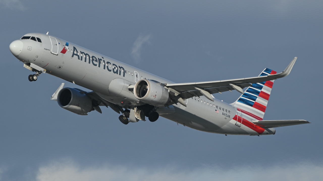 Full size: American Airlines Airbus A321NEO N415AN at Los Angeles International Airport