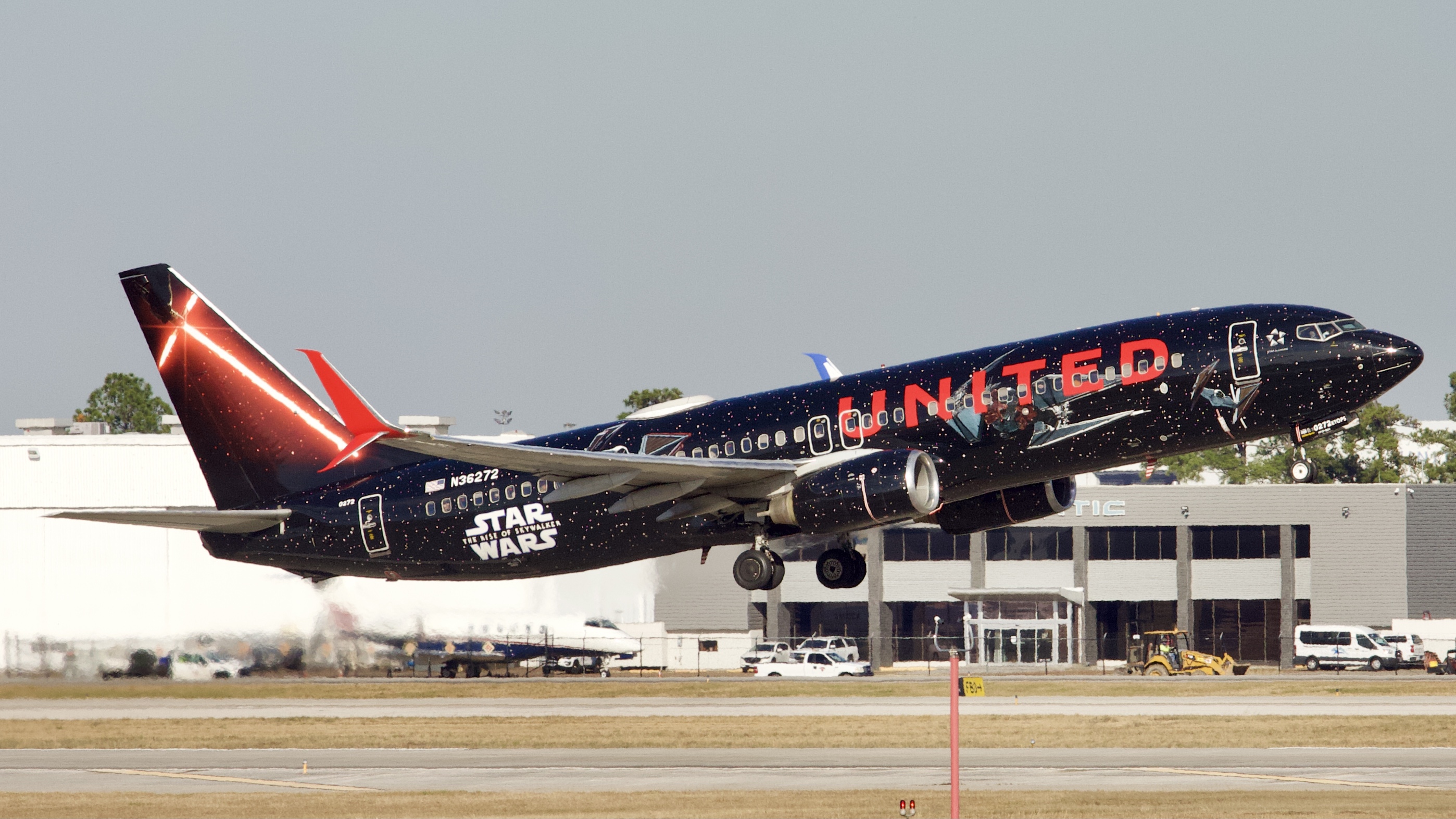 Full size: United Airlines Boeing 737-800 N36272 at Houston-George Bush Intercontinental Airport