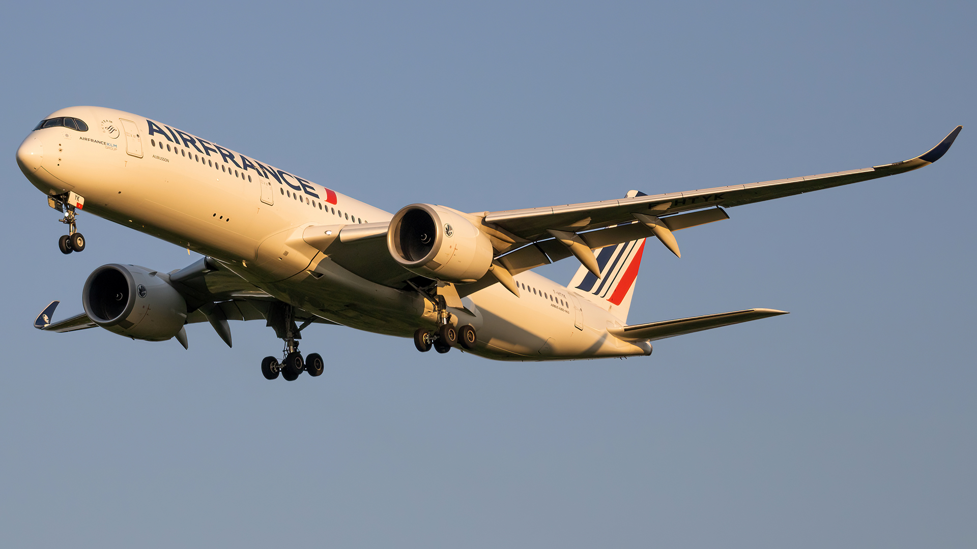 Full size: Air France Airbus A350-900 F-HTYK at Washington Dulles International Airport