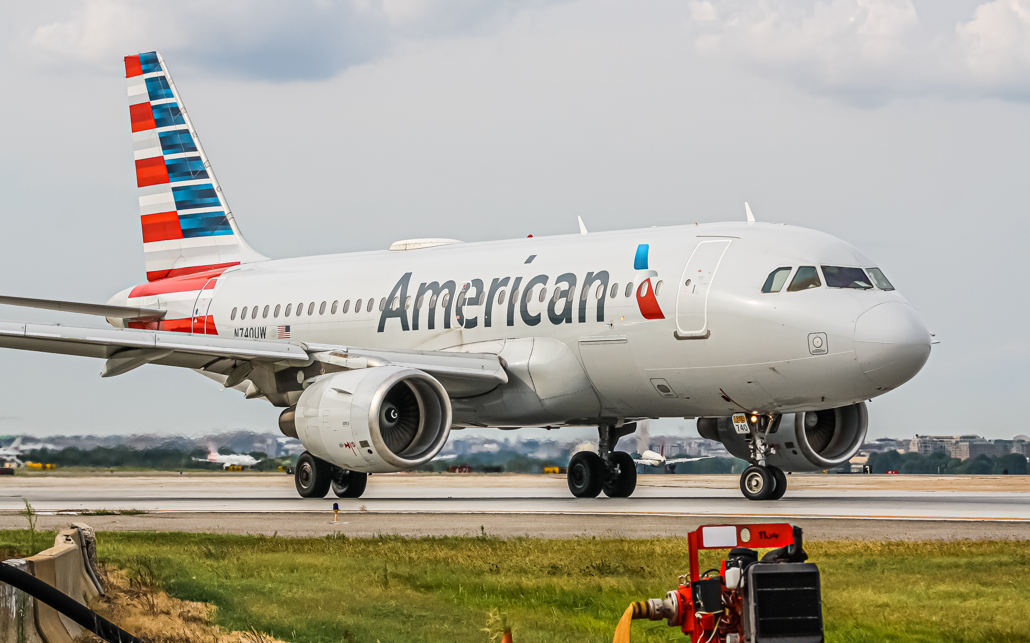 Full size: American Airlines Airbus A319 N740UW at Ronald Reagan National Airport