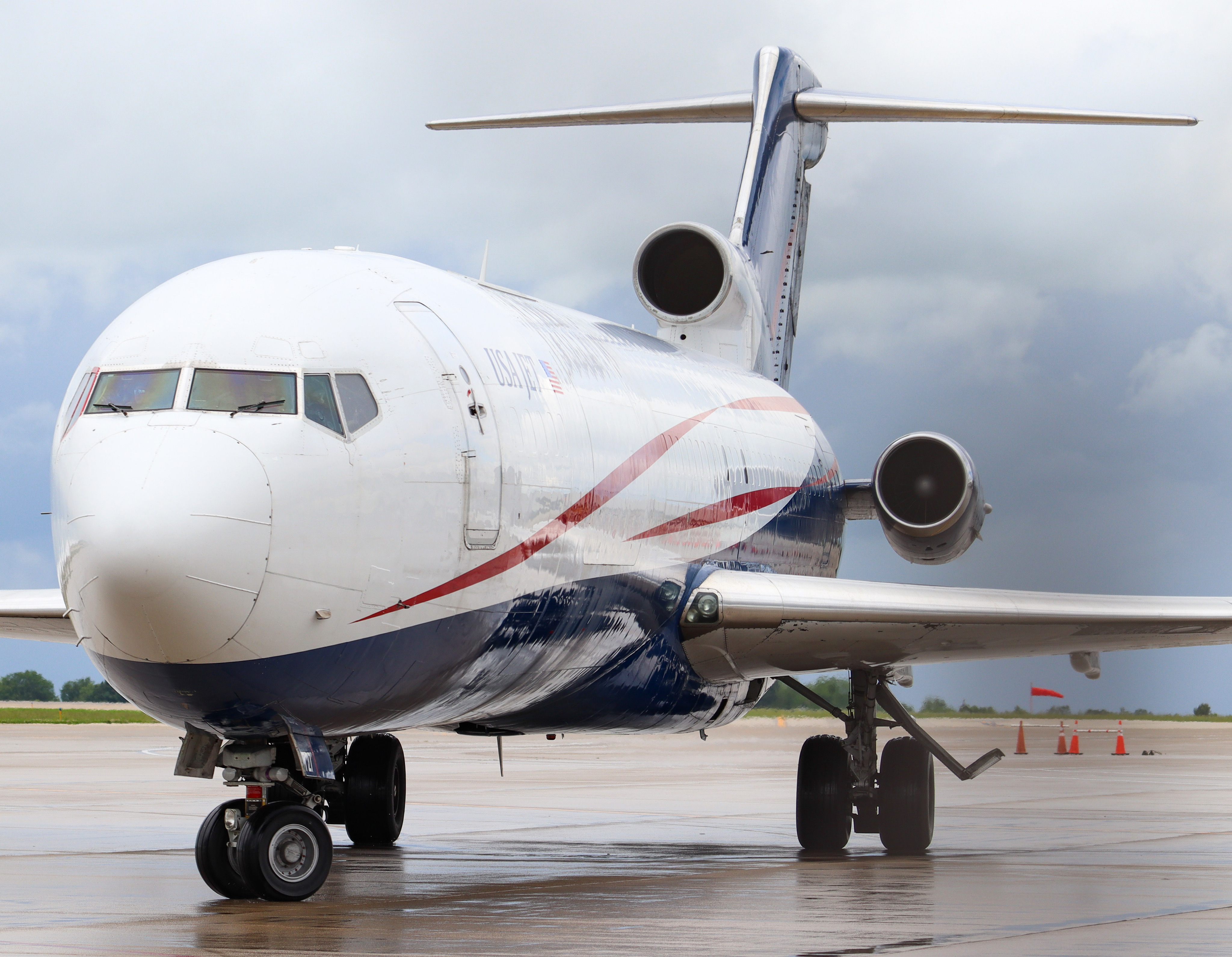 Full size: USA Jet Airlines Boeing 727-200 N727US at Blue Grass Airport