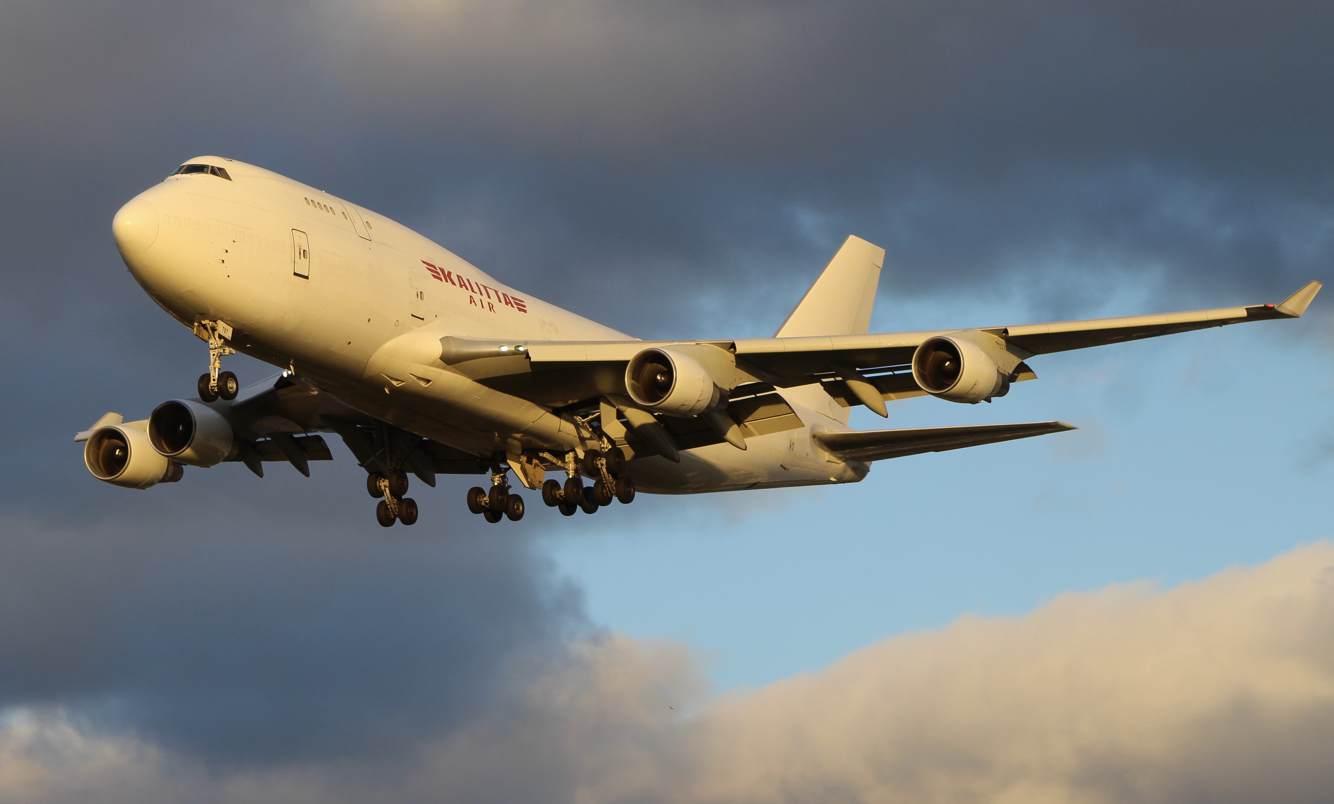 Full size: Kalitta Air Boeing 747-400F N707CK at Cincinnati/Northern Kentucky International Airport
