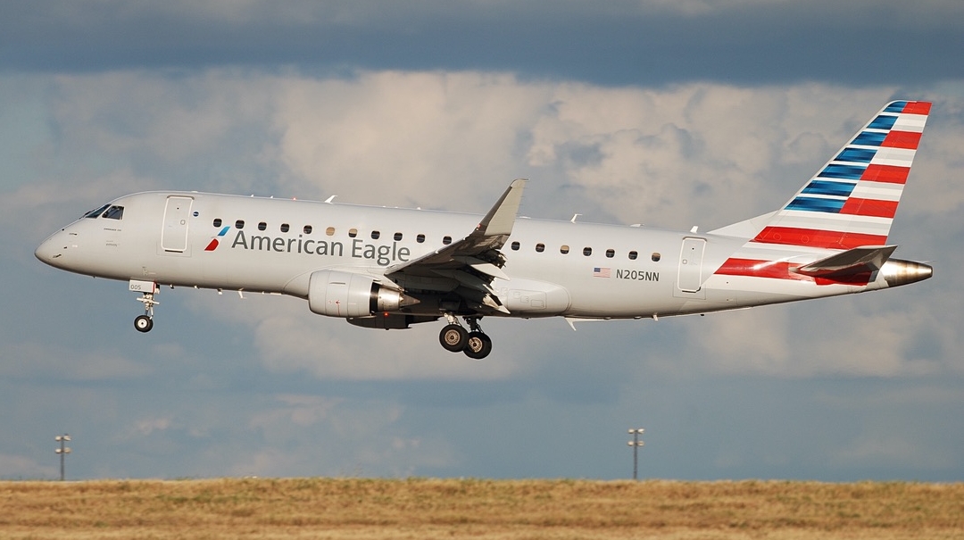 Full size: American Eagle Embraer E175 N205NN at Dallas-Fort Worth International Airport