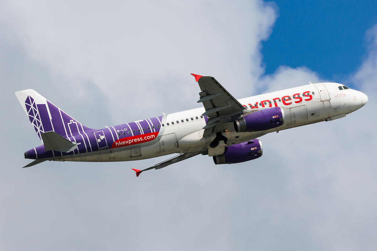 Full size: Hong Kong Express Airbus A320 B-LCI at Hong Kong International Airport