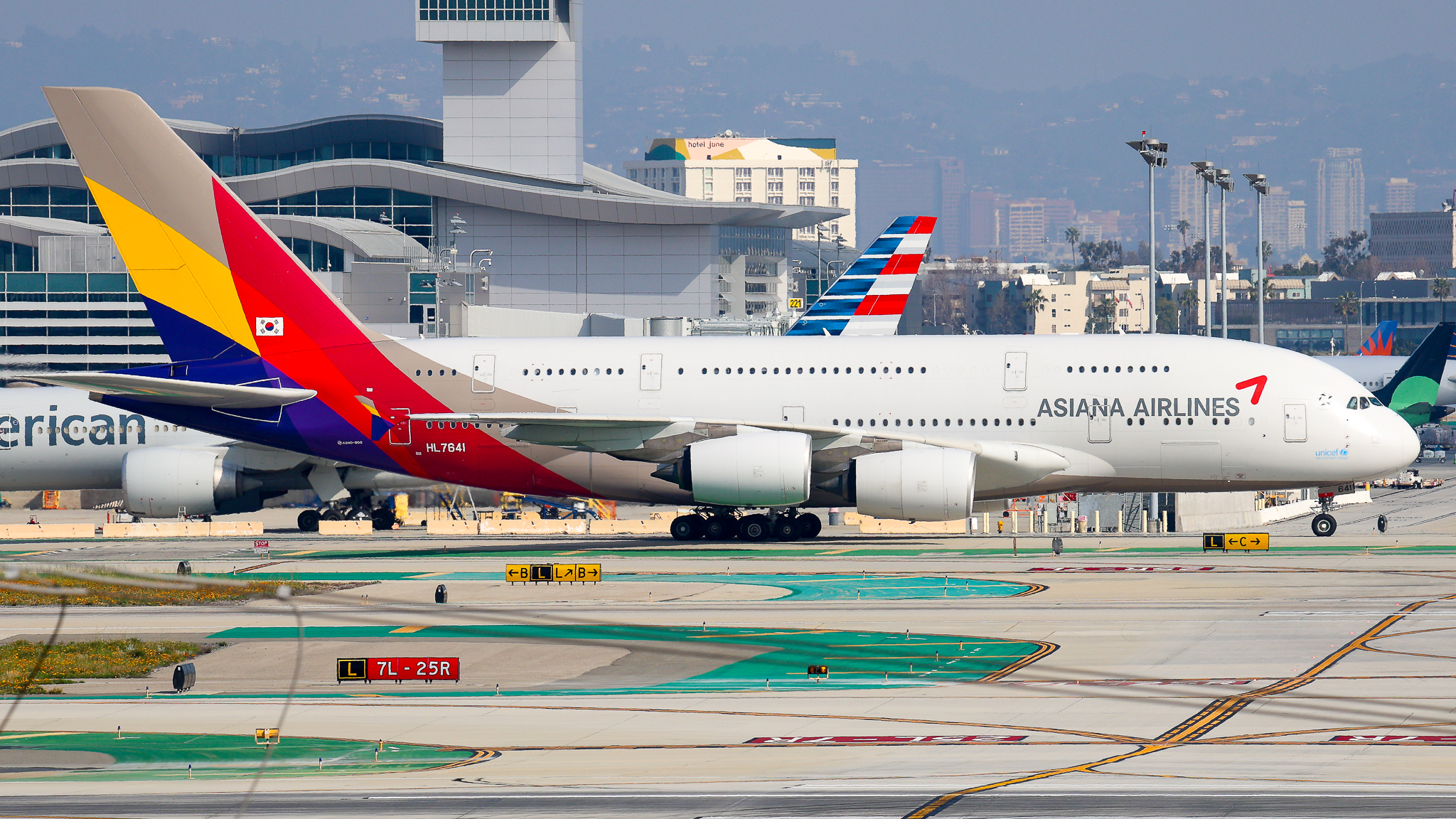 Full size: Asiana Airlines Airbus A380-800 HL7641 at Los Angeles International Airport
