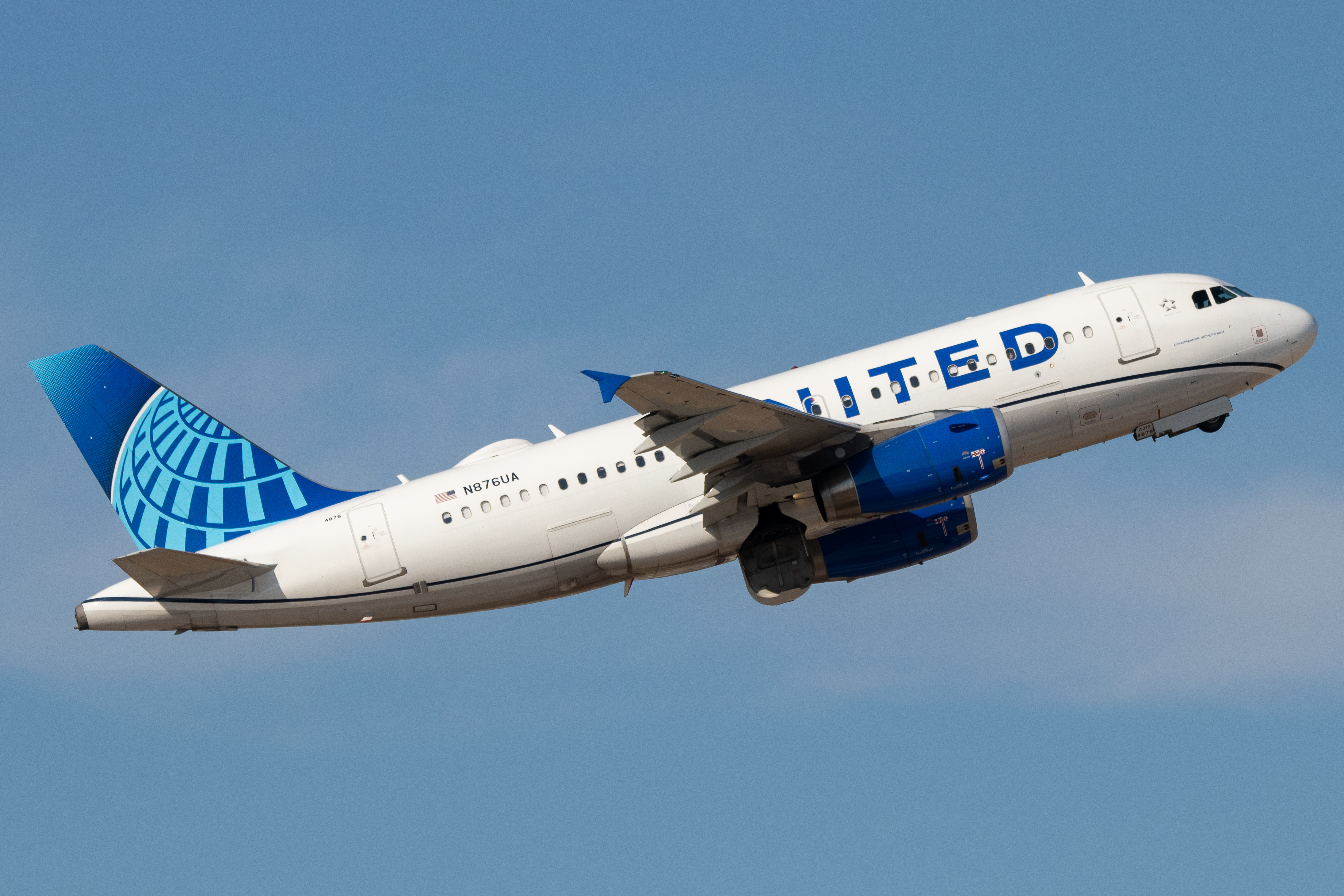 Full size: United Airlines Airbus A319 N876UA at San Antonio International Airport