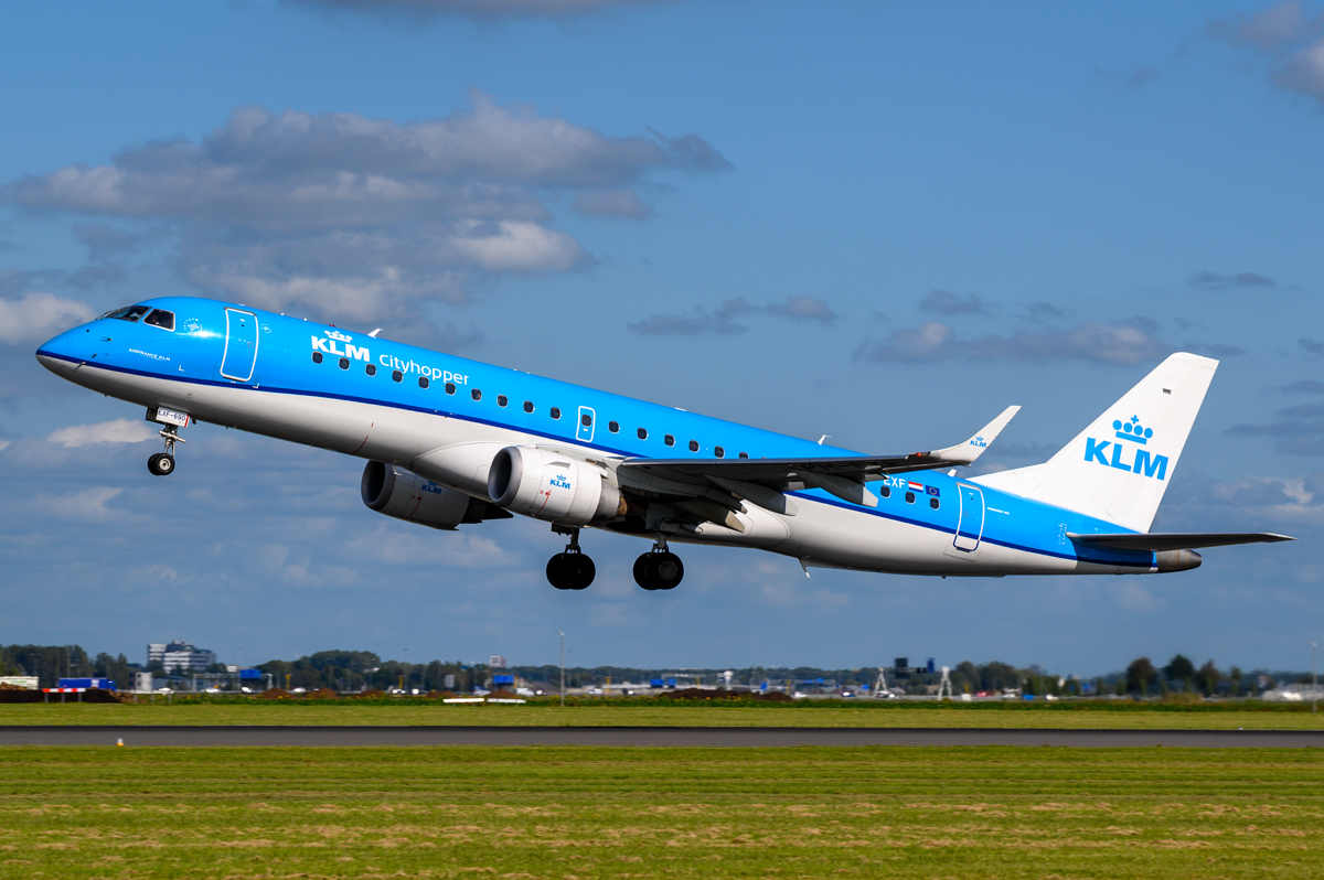 Full size: KLM CityHopper Embraer E190 PH-EZA at Amsterdam Schiphol Airport