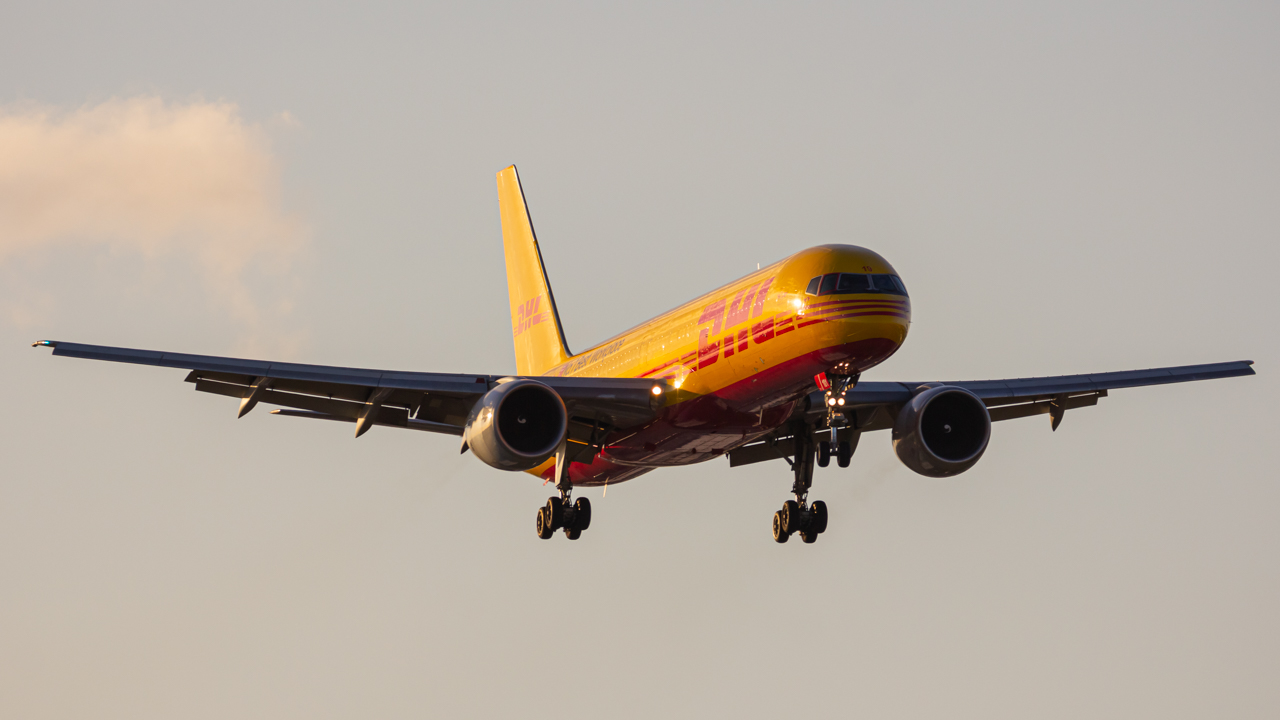 Full size: DHL Boeing 757-200 HP-1910DAE at Miami International Airport