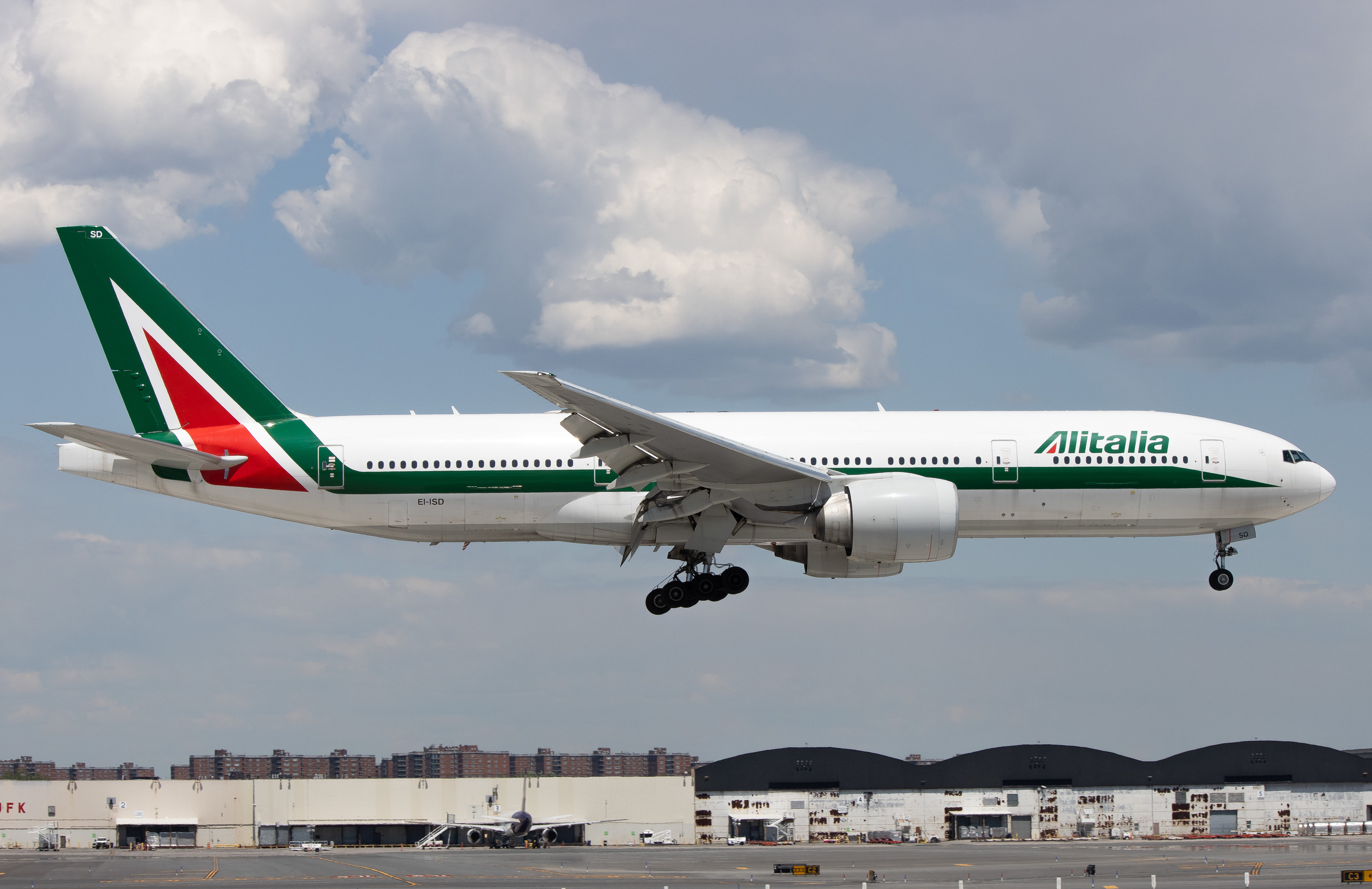 Full size: Alitalia Boeing 777-200ER EI-ISD at John F. Kennedy International Airport