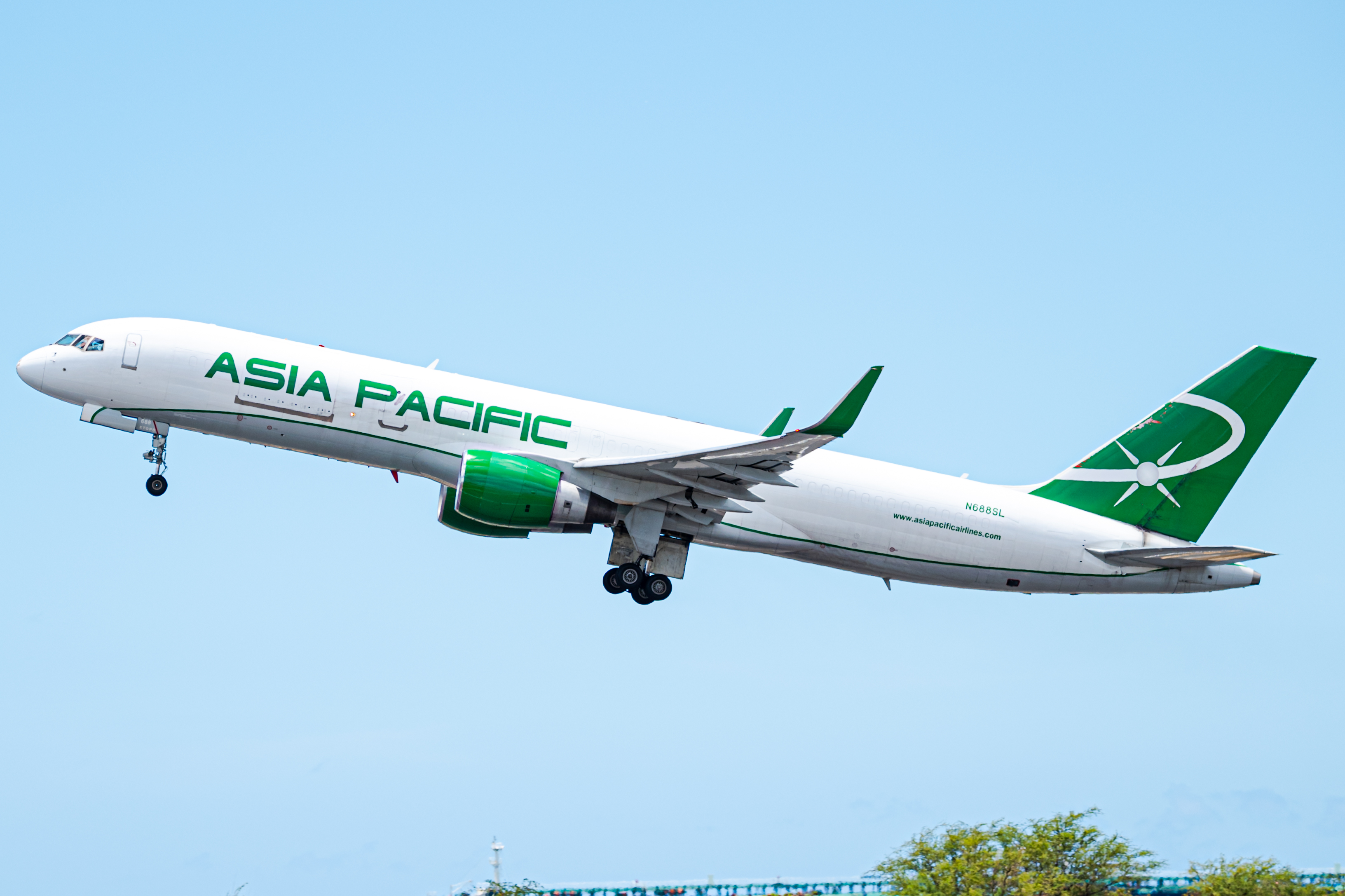 Full size: Asia Pacific Airlines  Boeing 757-200F N688SL at Daniel K Inouye International Airport