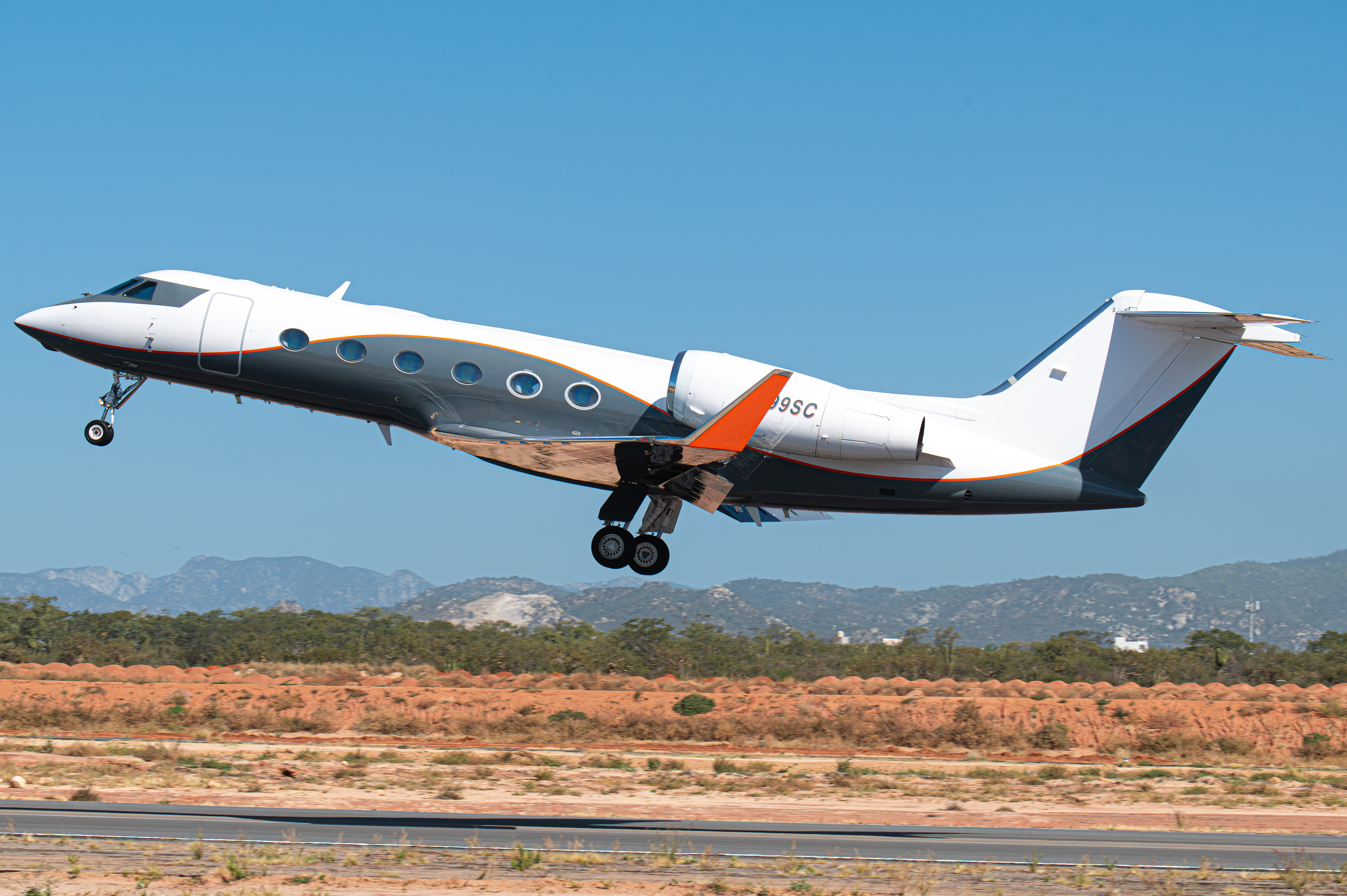 Full size: PRIVATE Gulfstream G450 N499SC at Aeropuerto de Cabo San Lucas Internacional