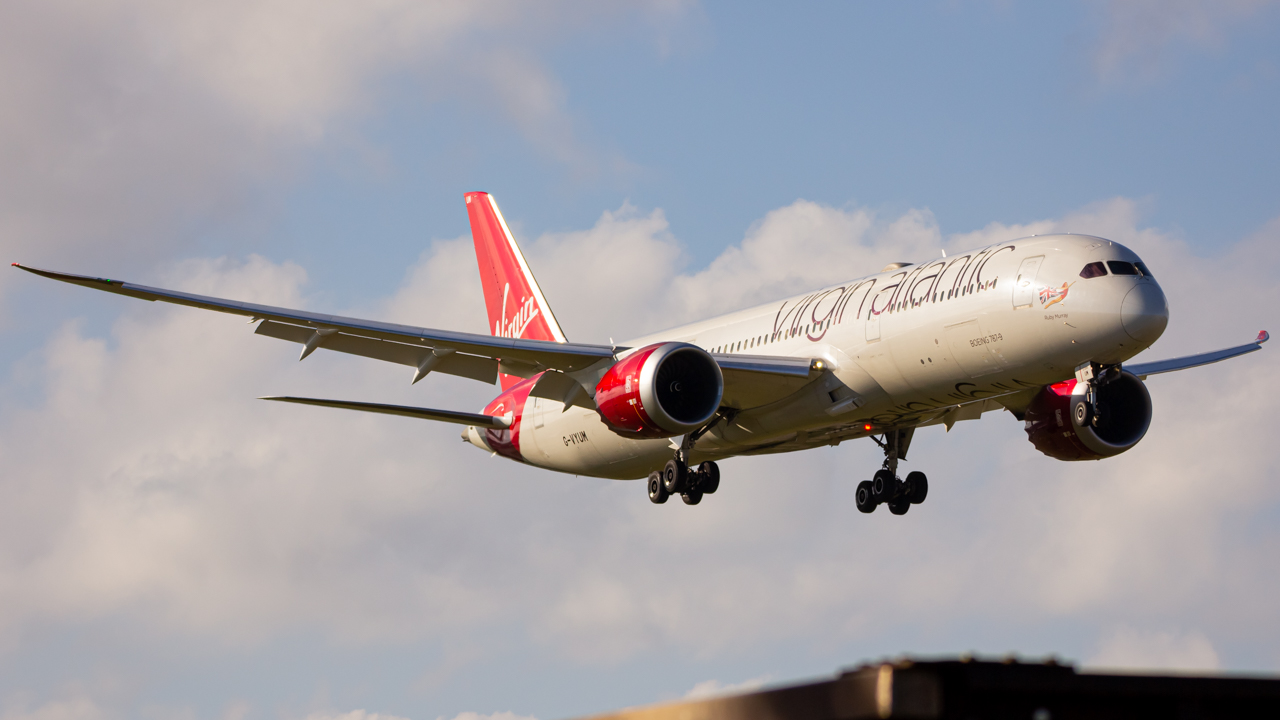 Full size: Virgin Atlantic  Boeing 787-9 G-VYUM at Miami International Airport