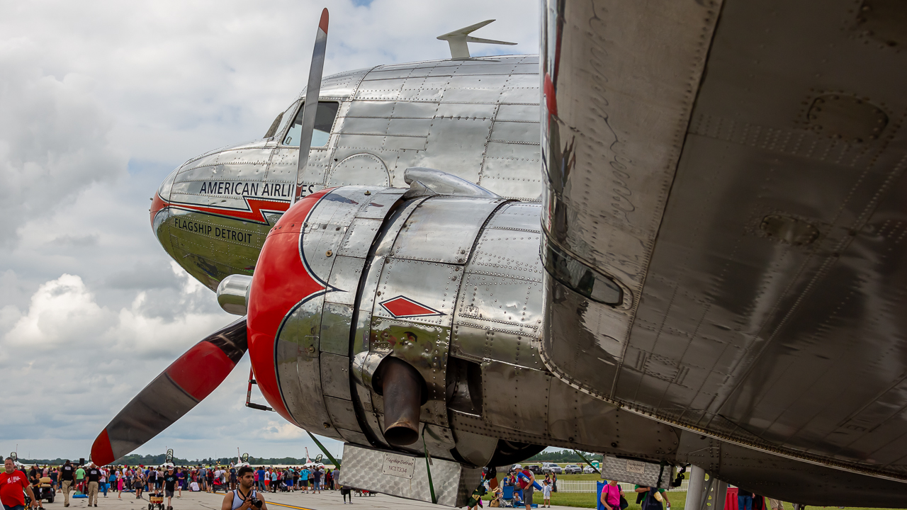 Full size: PRIVATE Douglas DC-3 NC17334 at James M Cox Dayton International Airport