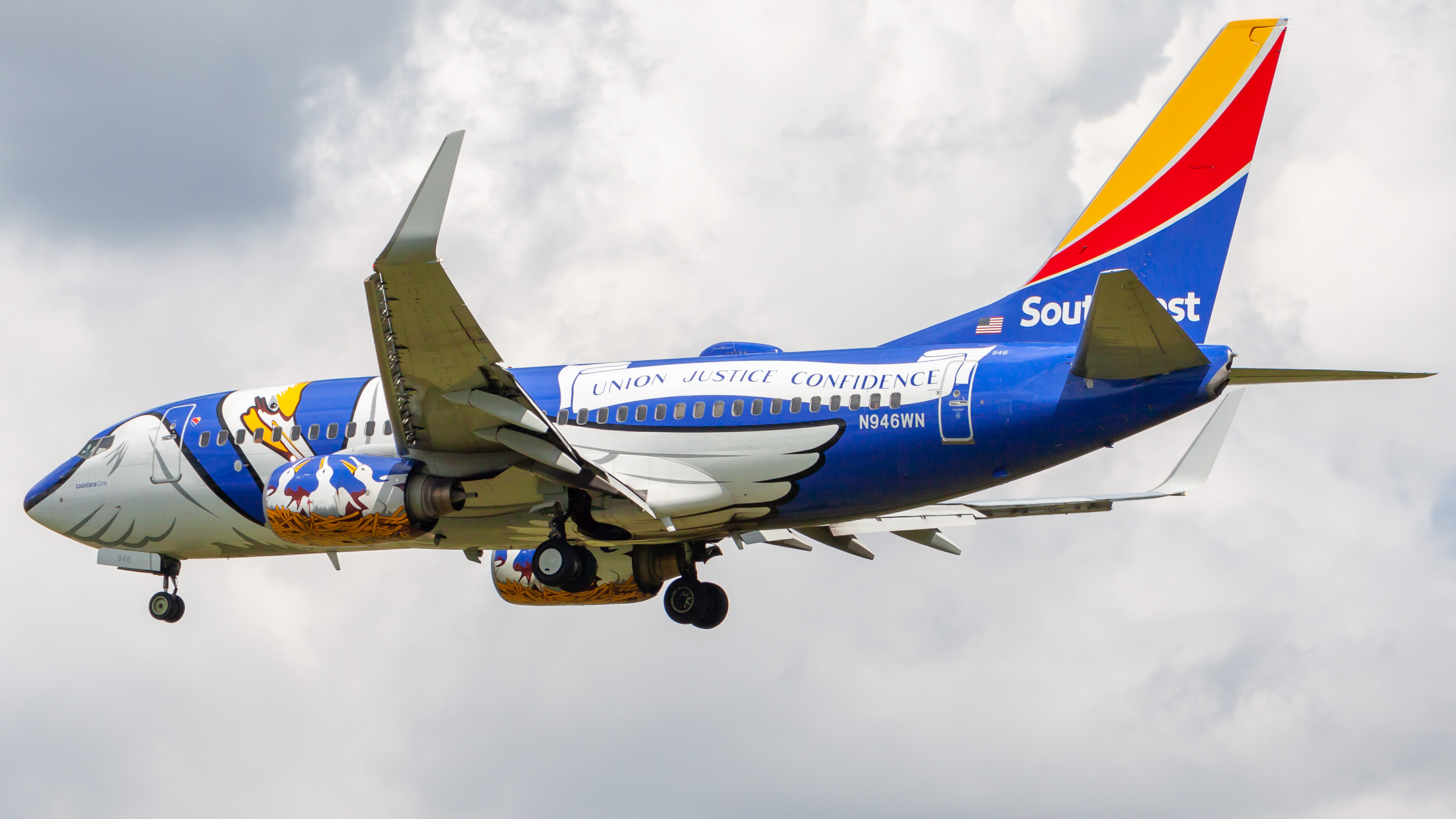 Full size: Southwest Airlines Boeing 737-700 N946WN at Orlando International Airport
