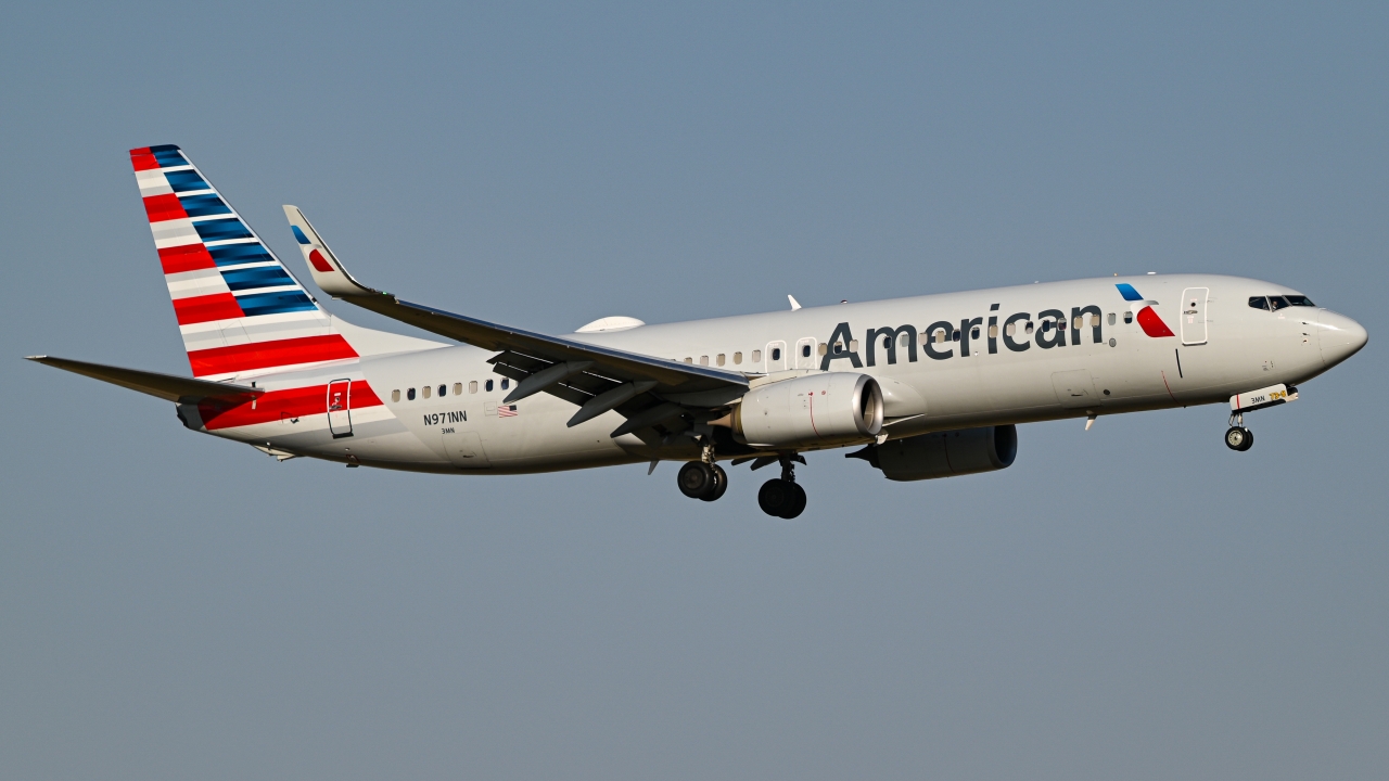 Full size: American Airlines Boeing 737-800 N971NN at Dallas-Fort Worth International Airport