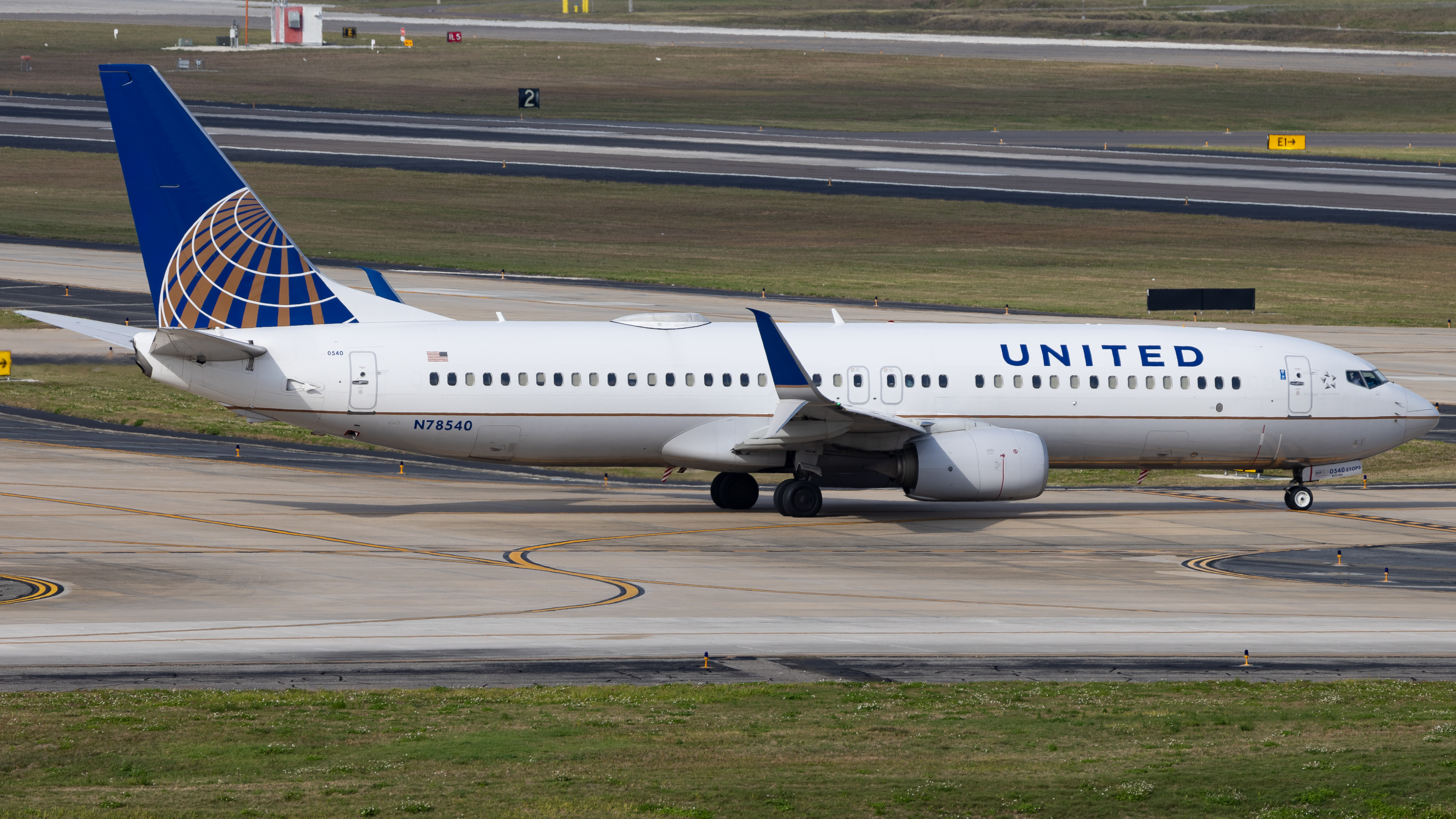 Full size: United Airlines Boeing 737-800 N78540 at Tampa International Airport