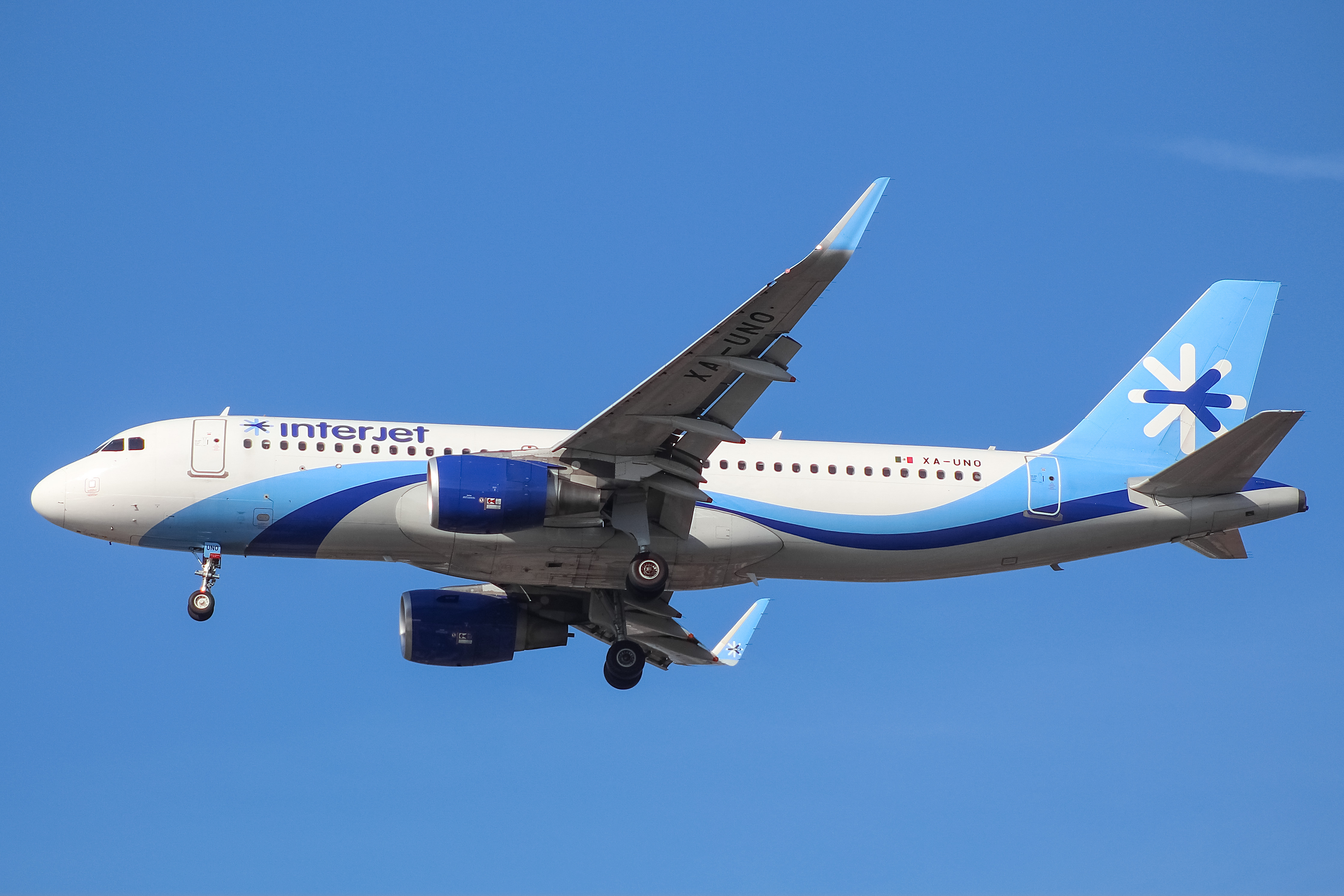 Full size: Interjet Airbus A320 XA-UNO at Chicago O'Hare International Airport