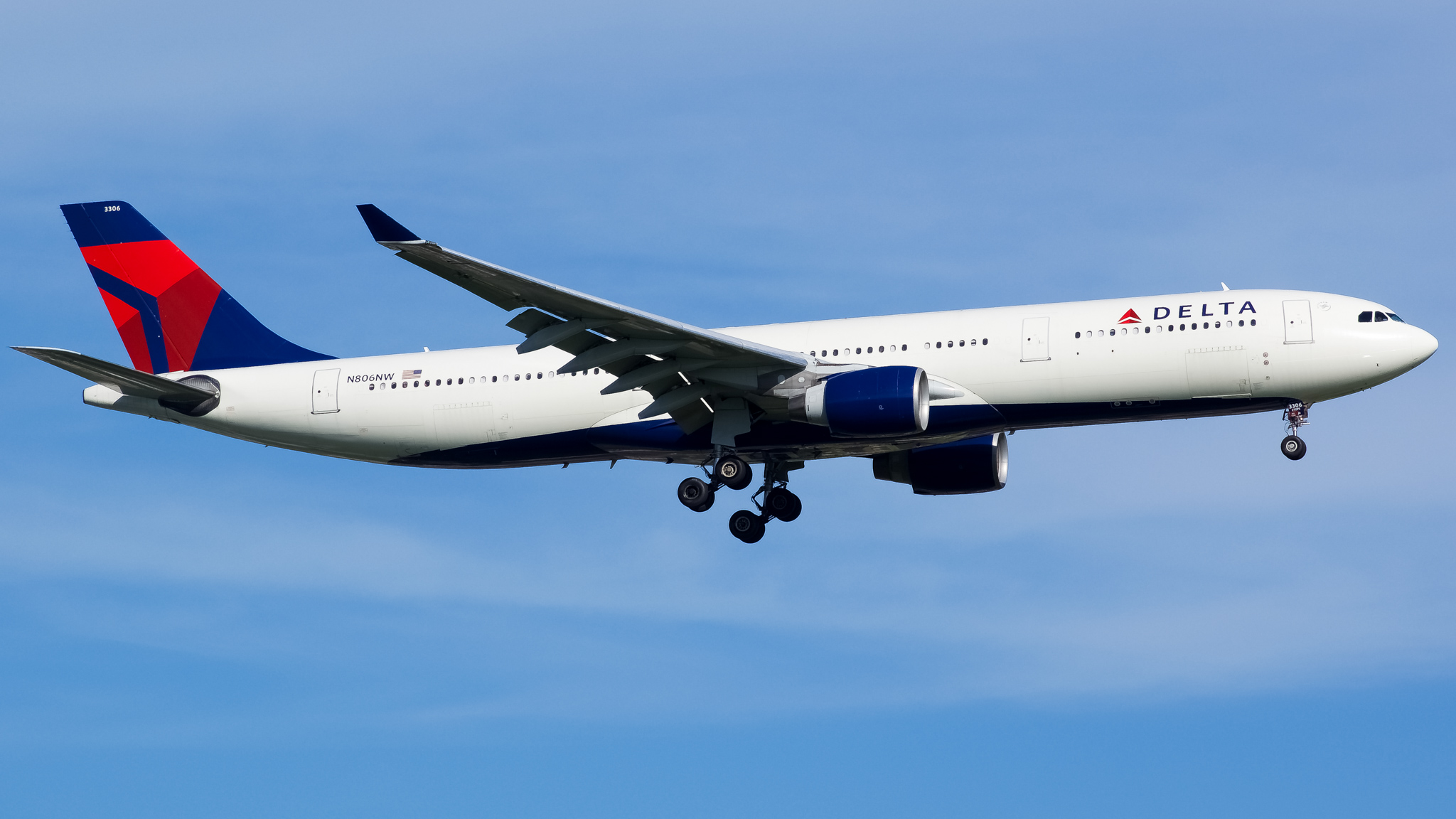 Full size: Delta Airlines Airbus A330-300 N806NW at John F. Kennedy International Airport