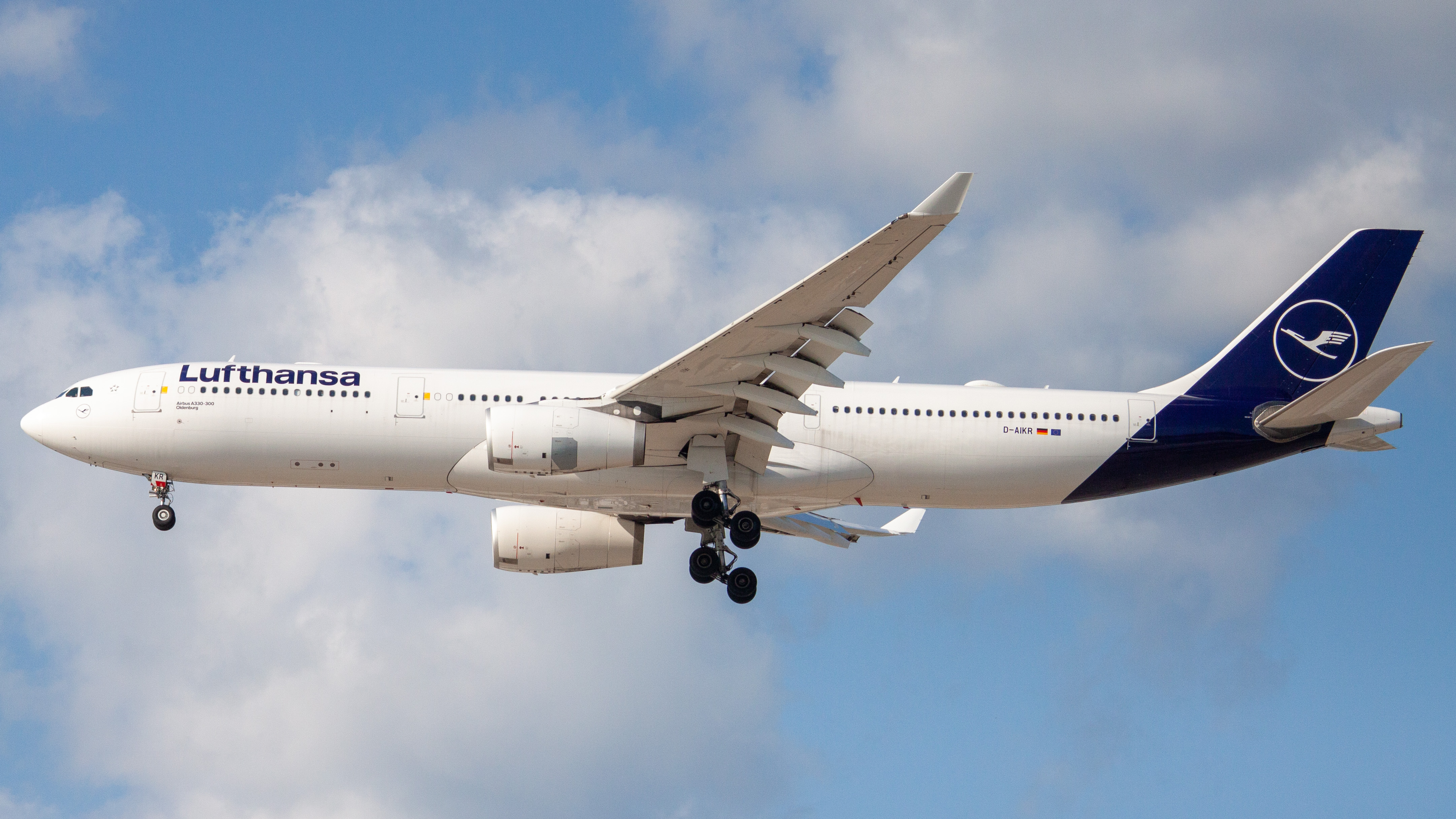 Full size: Lufthansa Airbus A330-300 D-AIKR at Houston-George Bush Intercontinental Airport