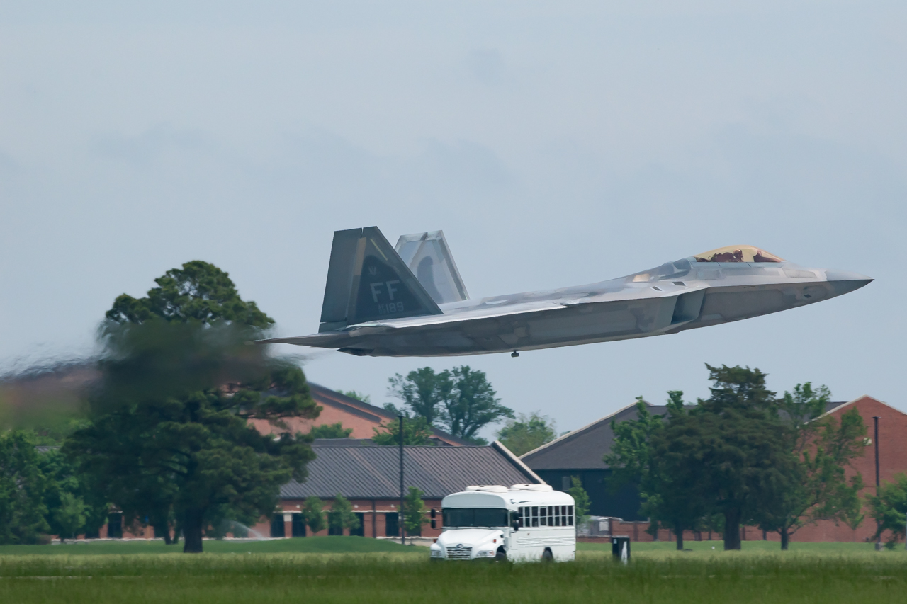 Full size: USAF - United States Air Force Lockheed Martin F-22A Raptor 09-4189 at Belleville MidAmerica St. Louis Airport