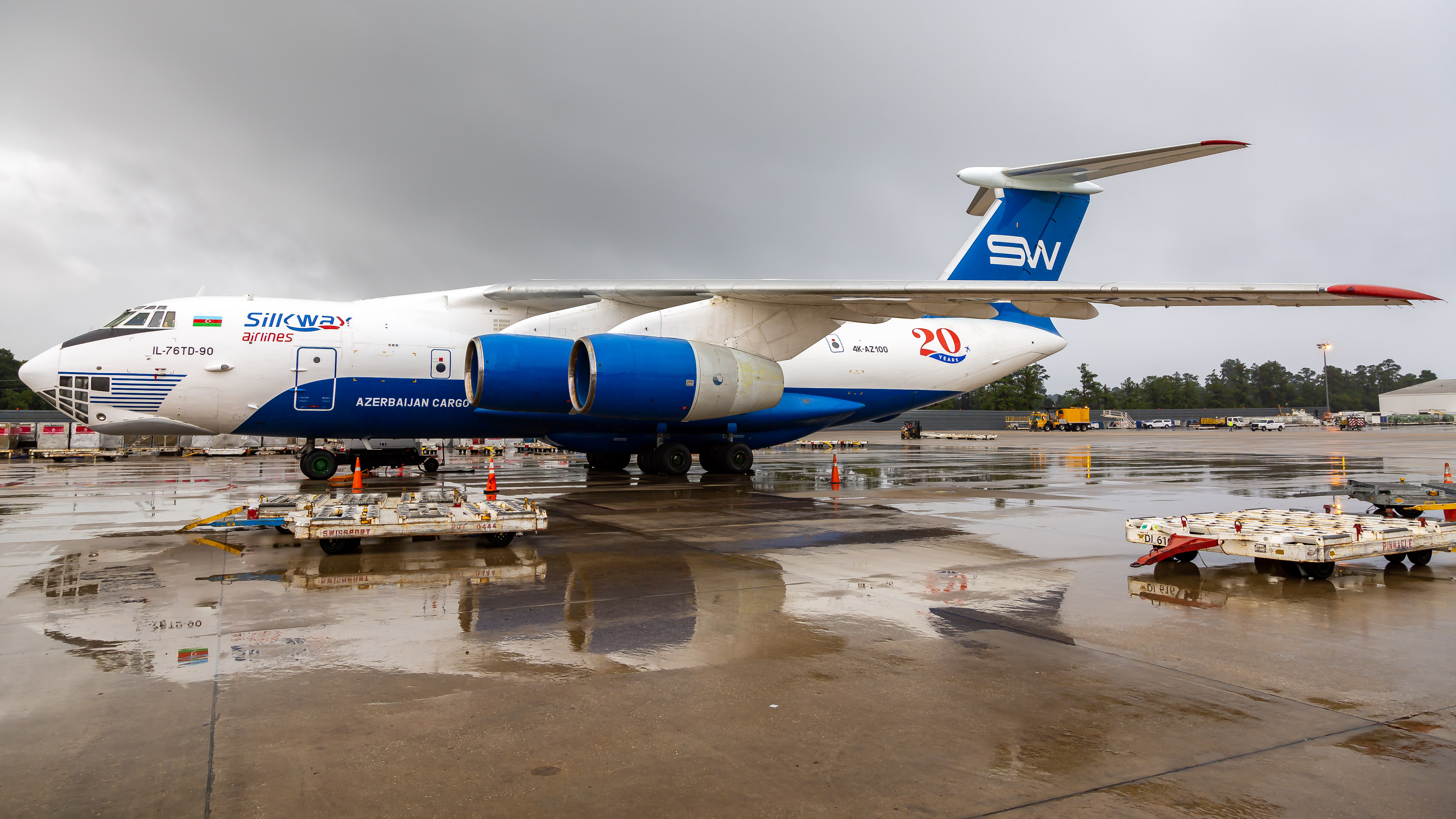 Full size: Silk Way Airlines Ilyushin IL-76 4K-AZ100 at Houston-George Bush Intercontinental Airport