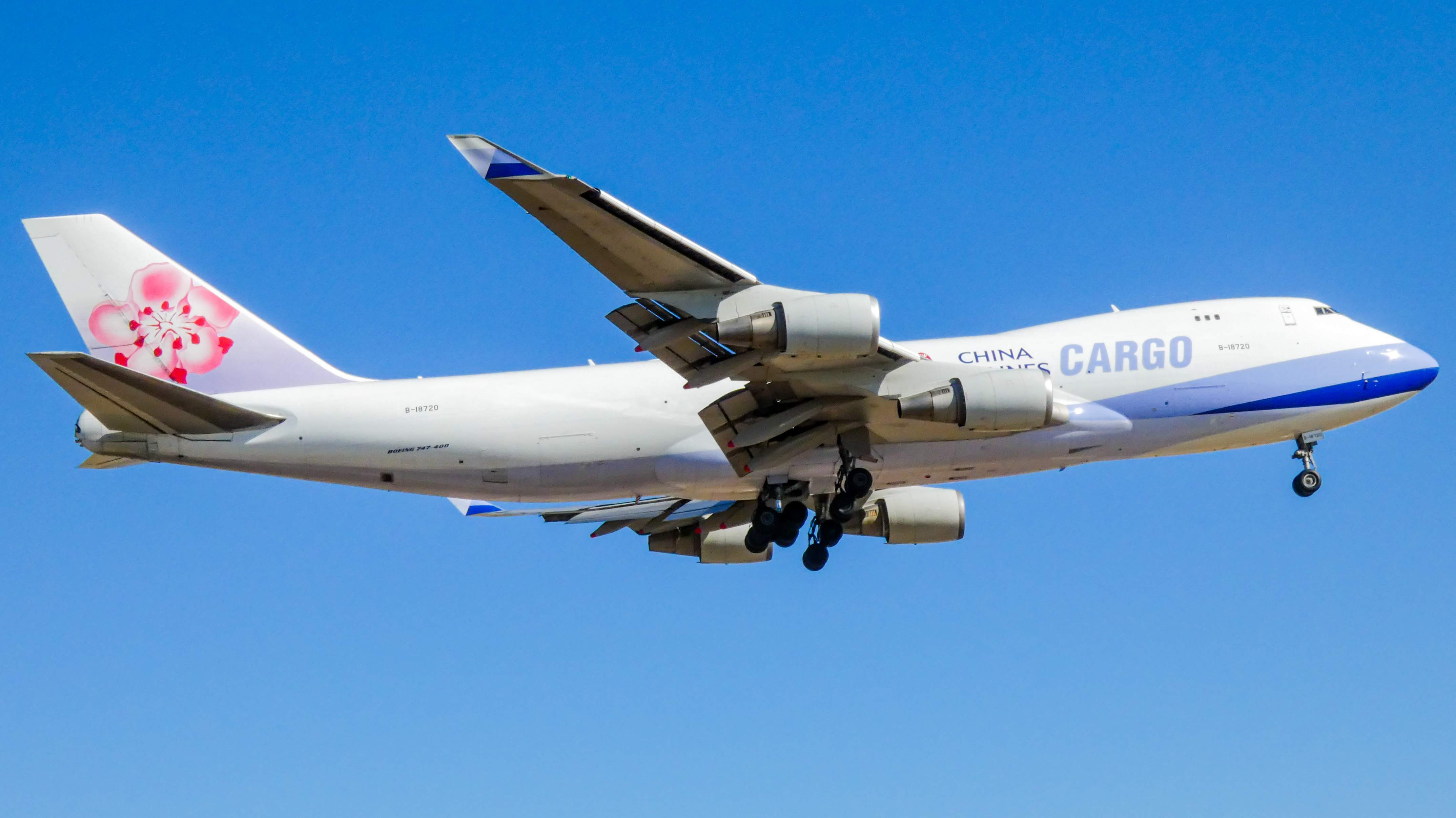 Full size: China Airlines Cargo Boeing 747-400F B-18720 at Dallas-Fort Worth International Airport