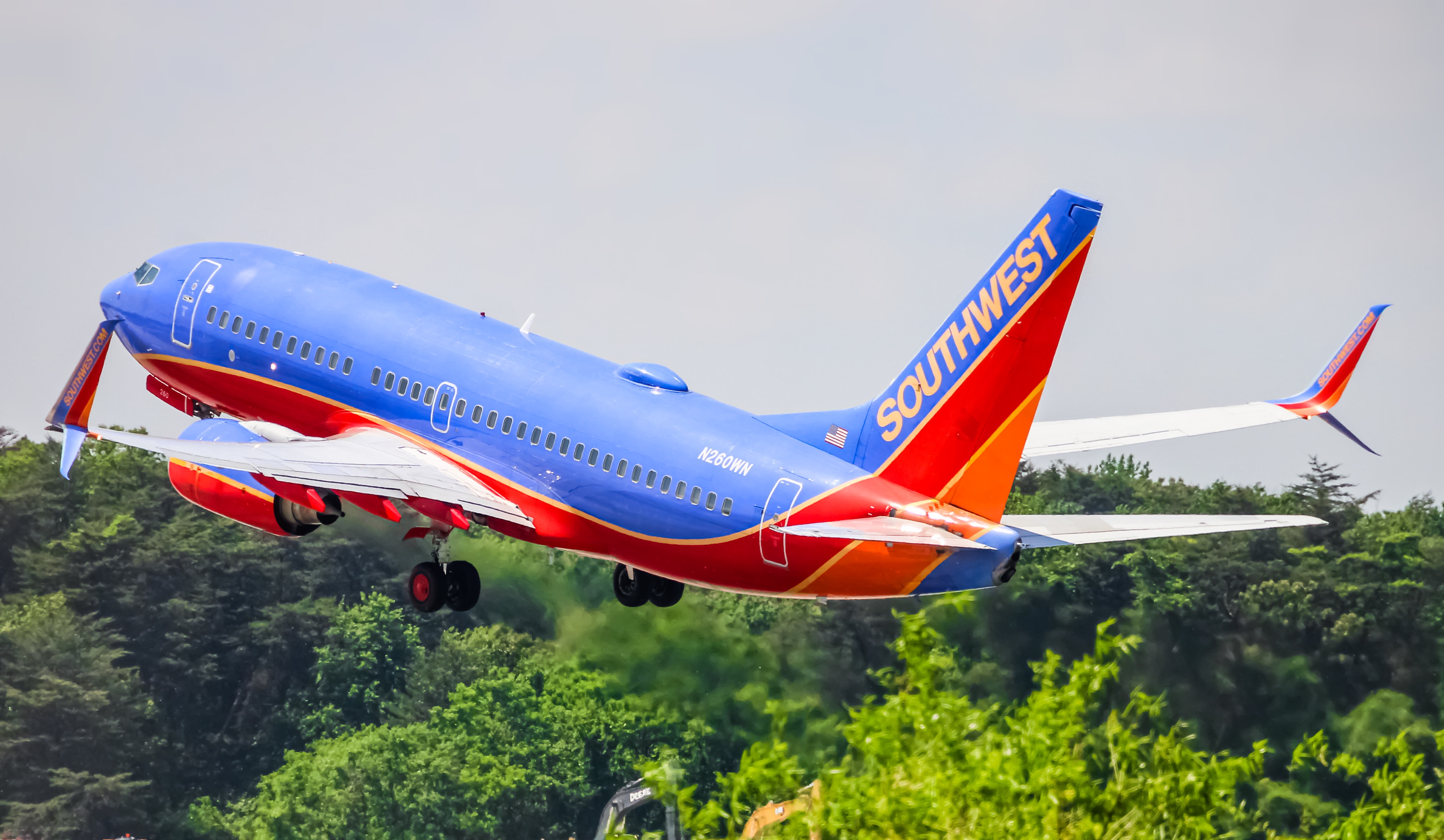 Full size: Southwest Airlines Boeing 737-700 N260WN at Baltimore/Washington International Thurgood Marshall Airport
