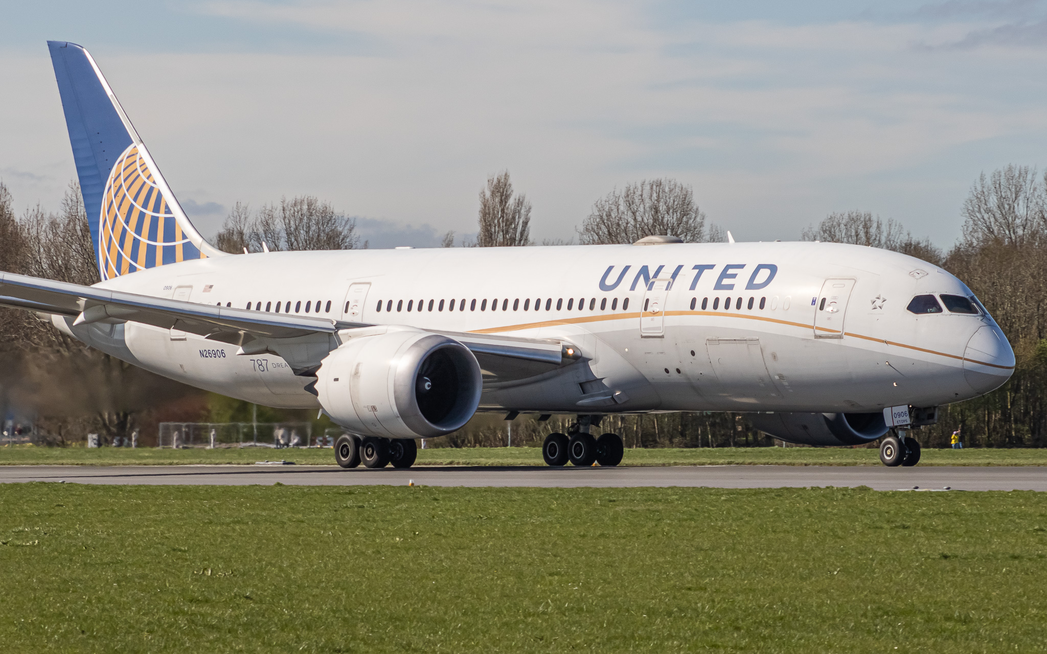 Full size: United Airlines Boeing 787-8 N26906 at Amsterdam Schiphol Airport
