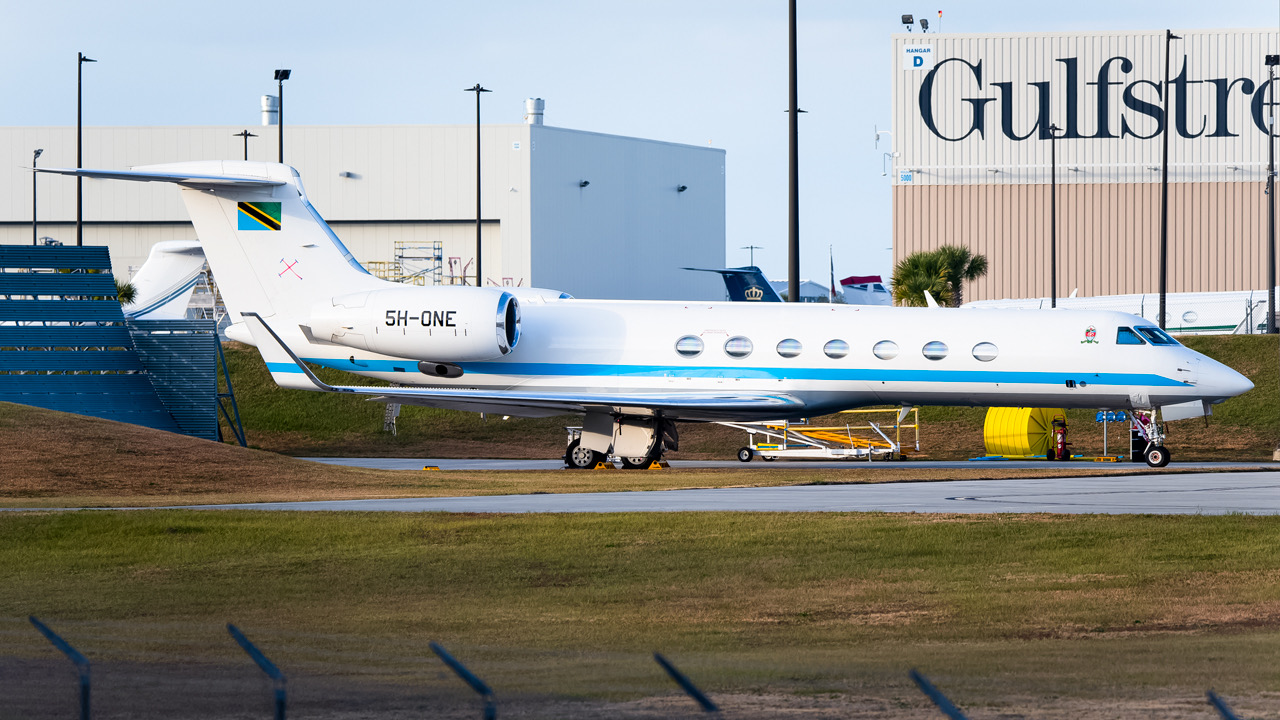 Full size: Tanzanian Government  Gulfstream G550 5H-ONE at Savannah/Hilton Head International Airport