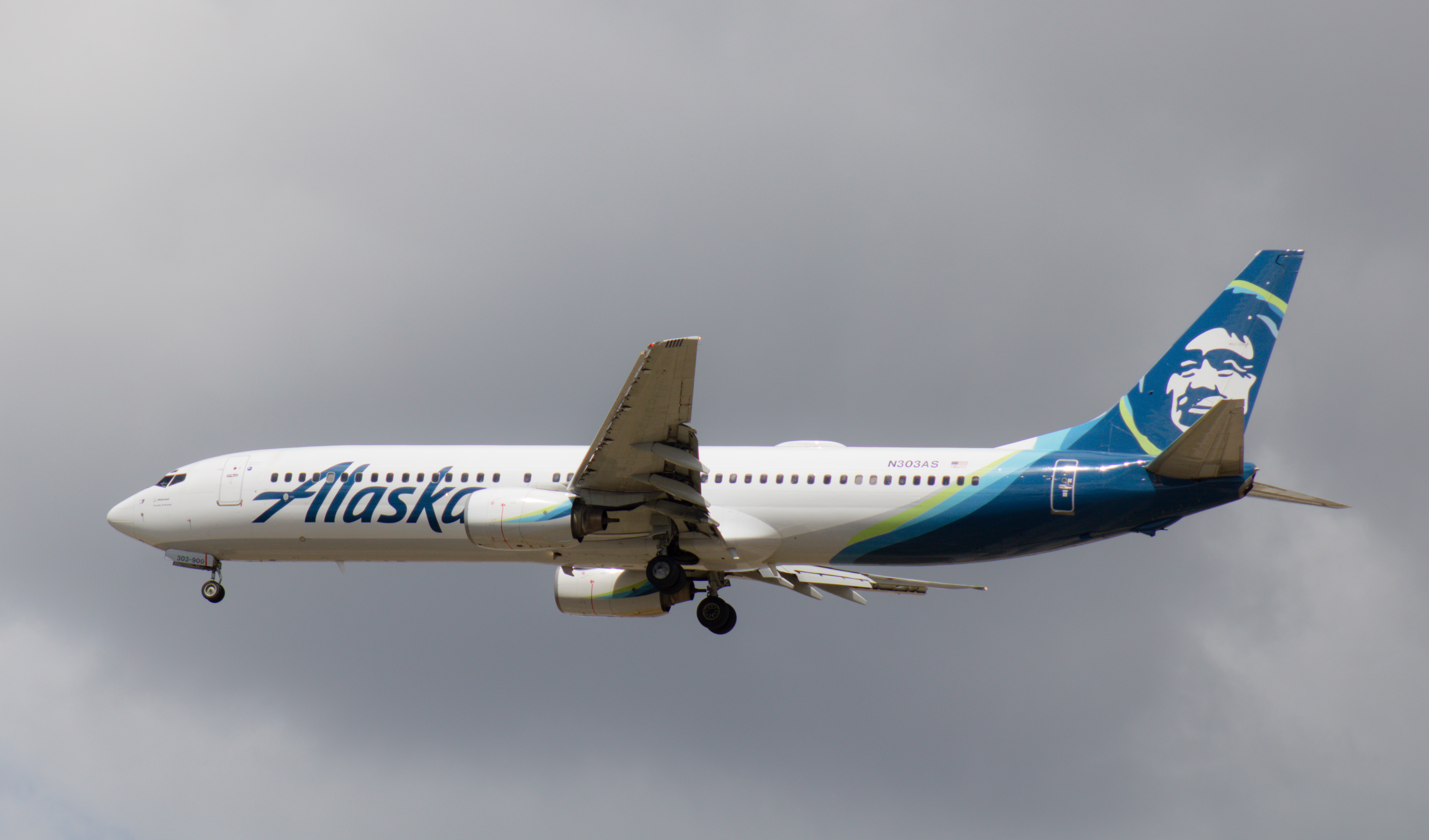Full size: Alaska Airlines Boeing 737-900 N303AS at Boise Air Terminal/Gowen Field