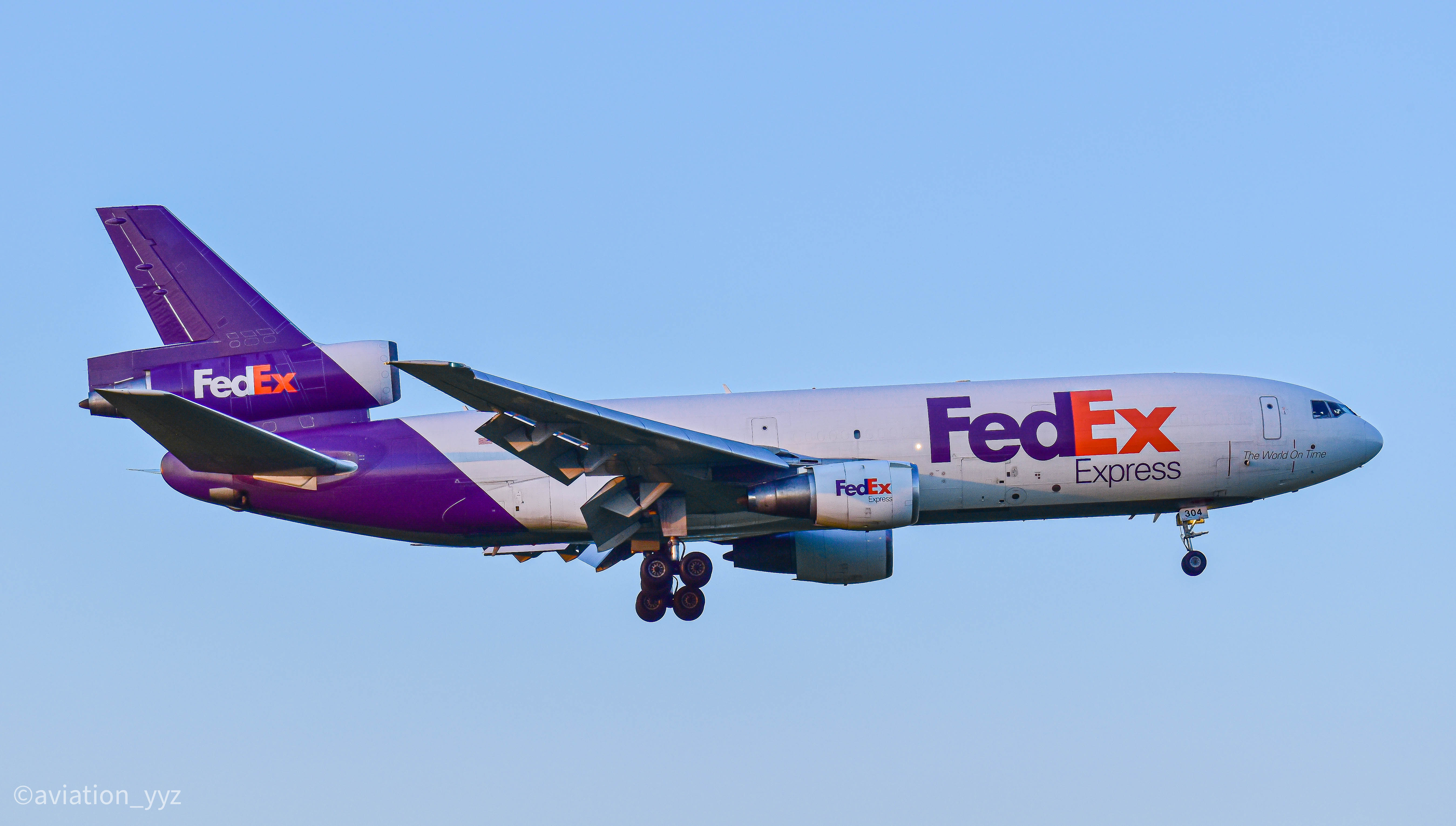 Full size: FedEx  McDonnell Douglas DC-10 N304FE at Lester B Pearson International Airport