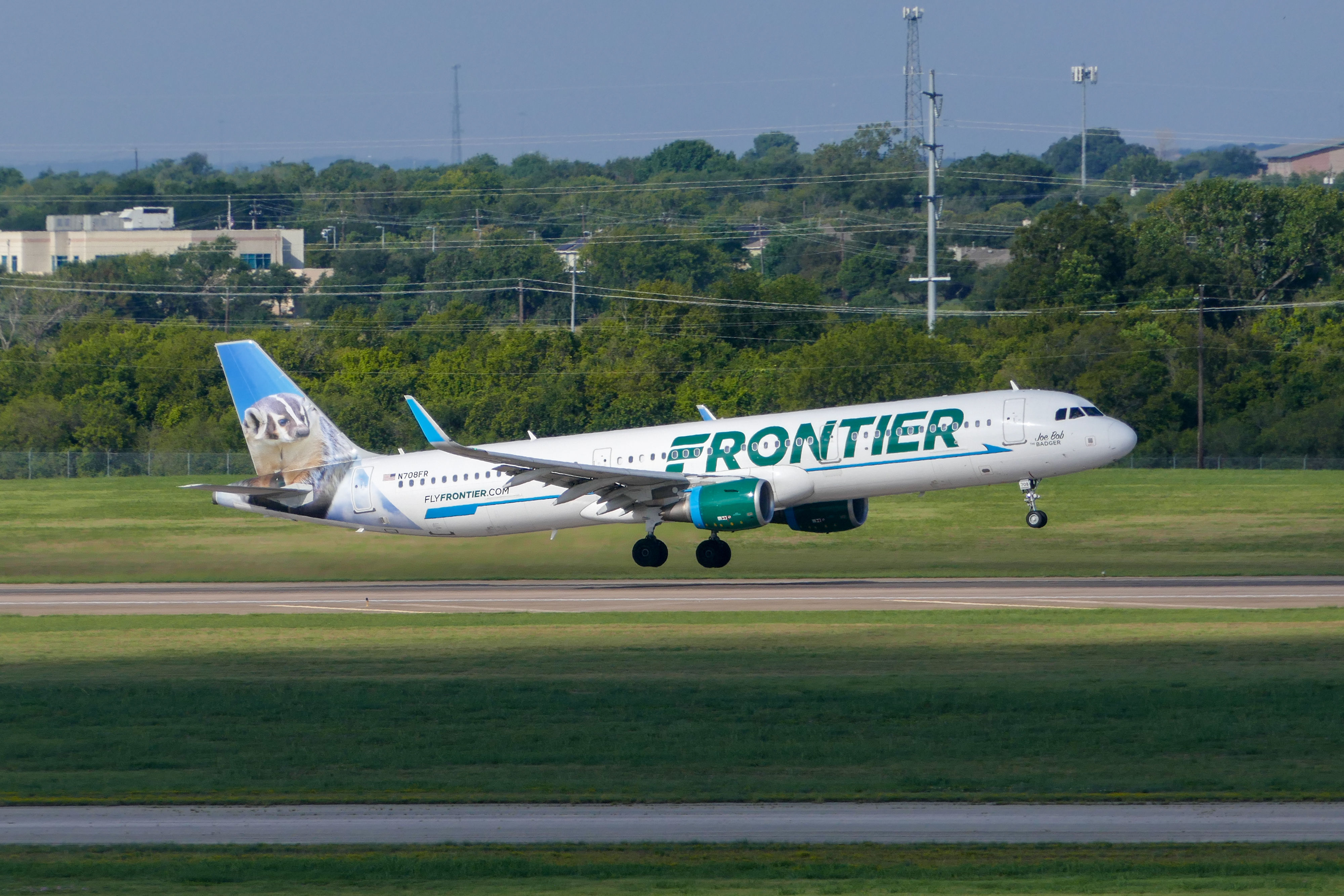 Full size: Frontier Airlines Airbus A321-200 N708FR at Austin-Bergstrom International Airport