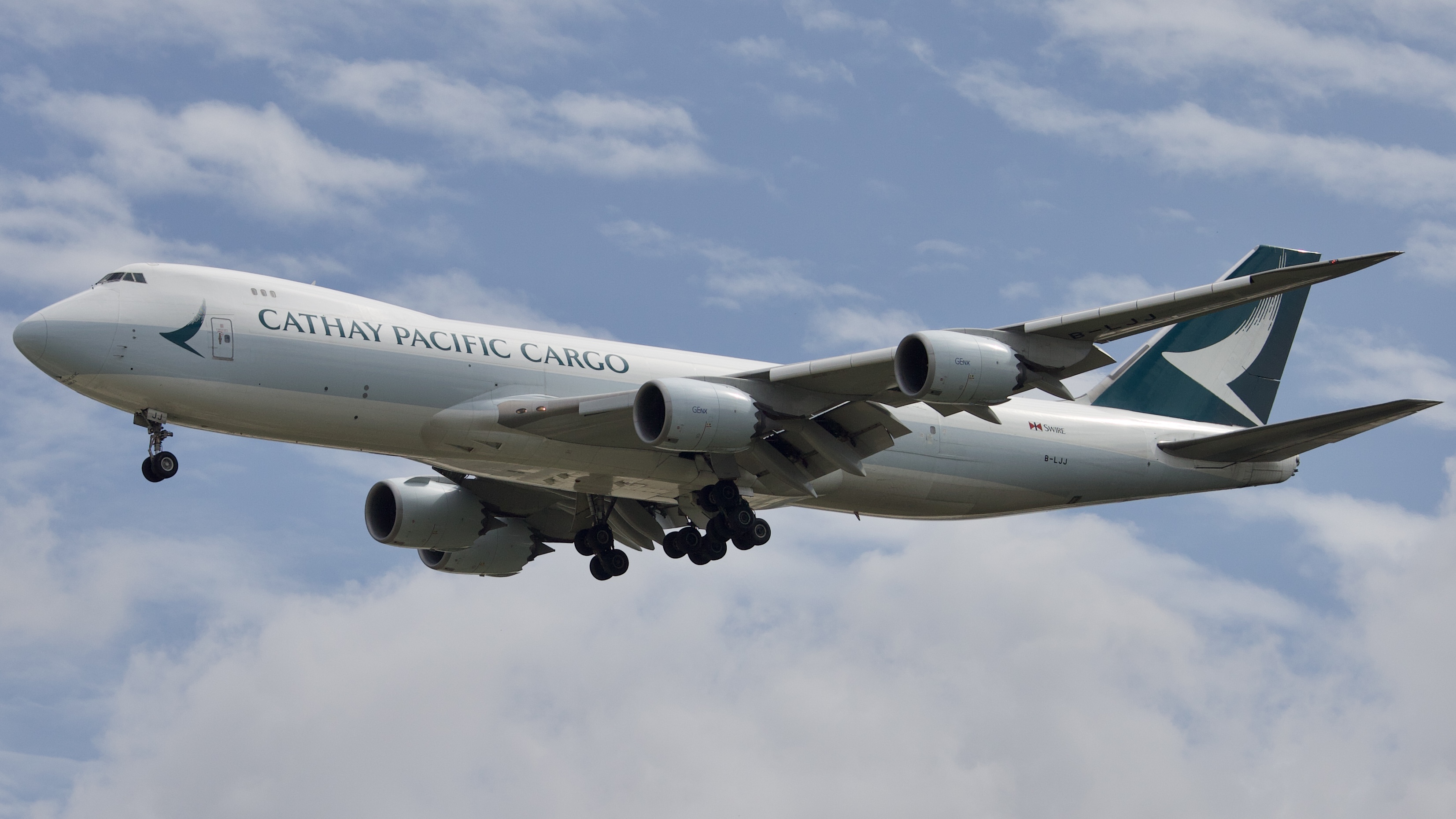 Full size: Cathay Pacific Cargo Boeing 747-8F B-LJJ at Houston-George Bush Intercontinental Airport