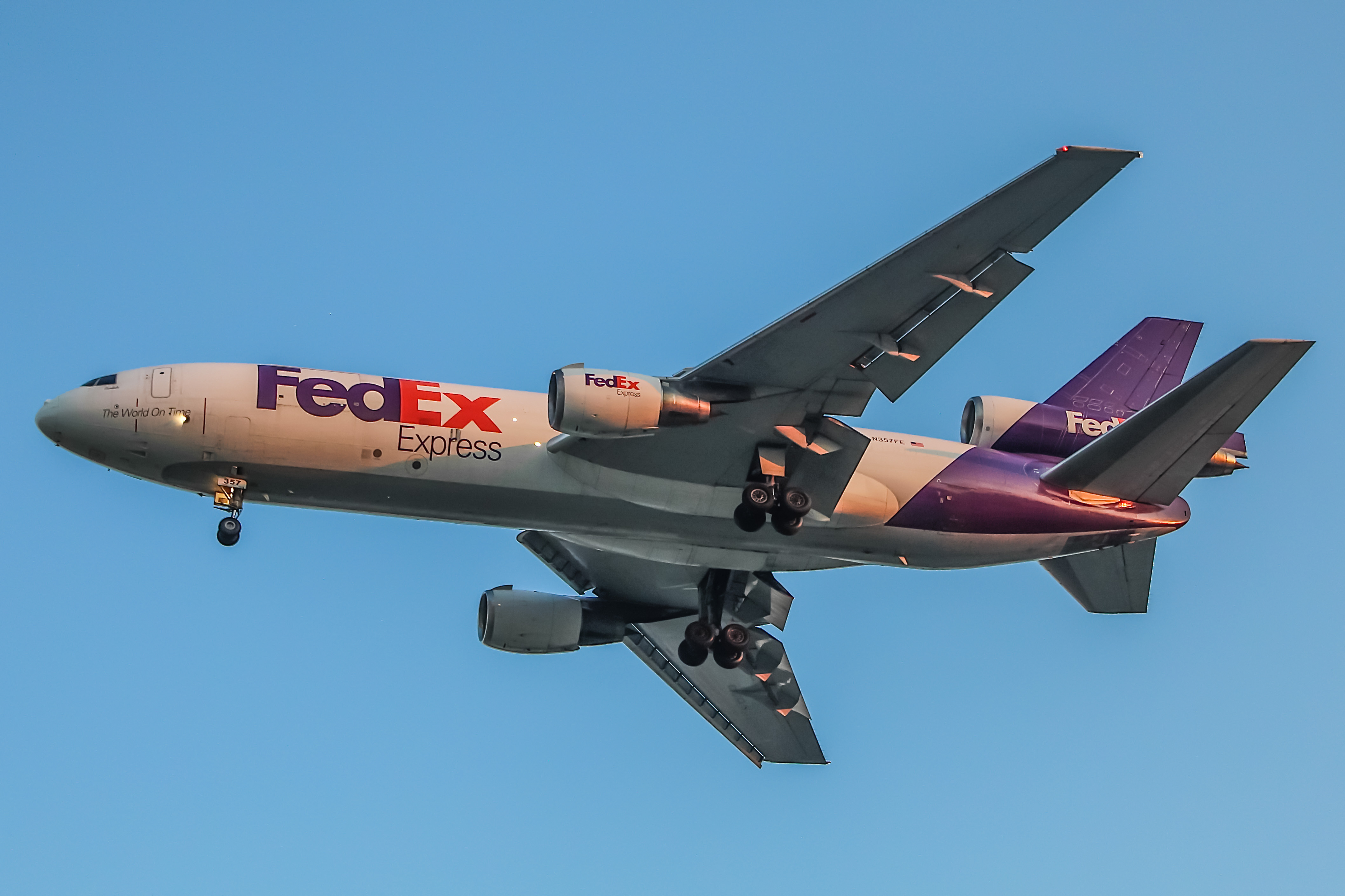 Full size: FedEx McDonnell Douglas DC-10F N357FE at Chicago O'Hare International Airport