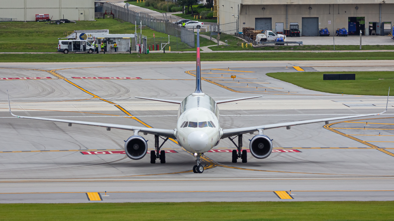 Full size: Delta Airlines Airbus A321-200 N310DN at Fort Lauderdale/Hollywood International Airport