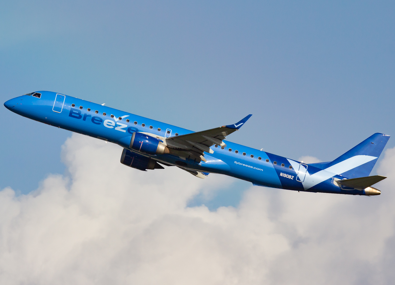 Full size: Breeze Airways Embraer E190 N190BZ at Tampa International Airport