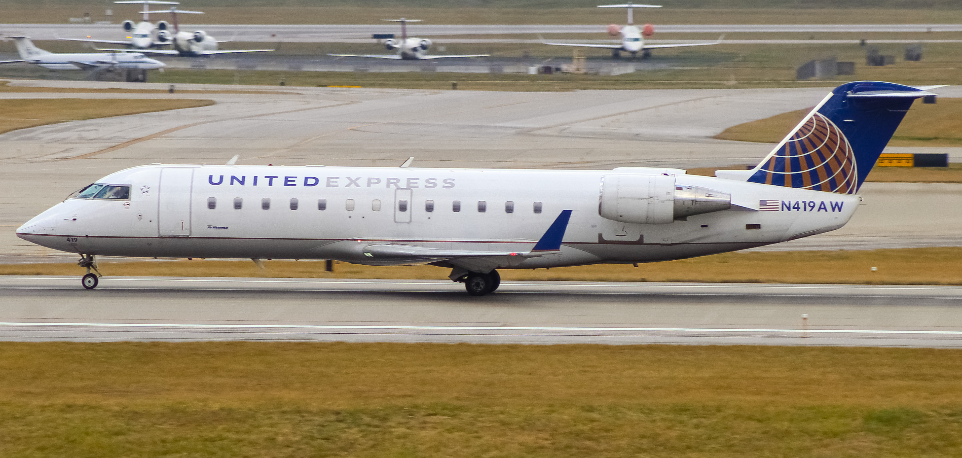 Full size: United Express Mitsubishi CRJ-200 N419AW at Cincinnati/Northern Kentucky International Airport