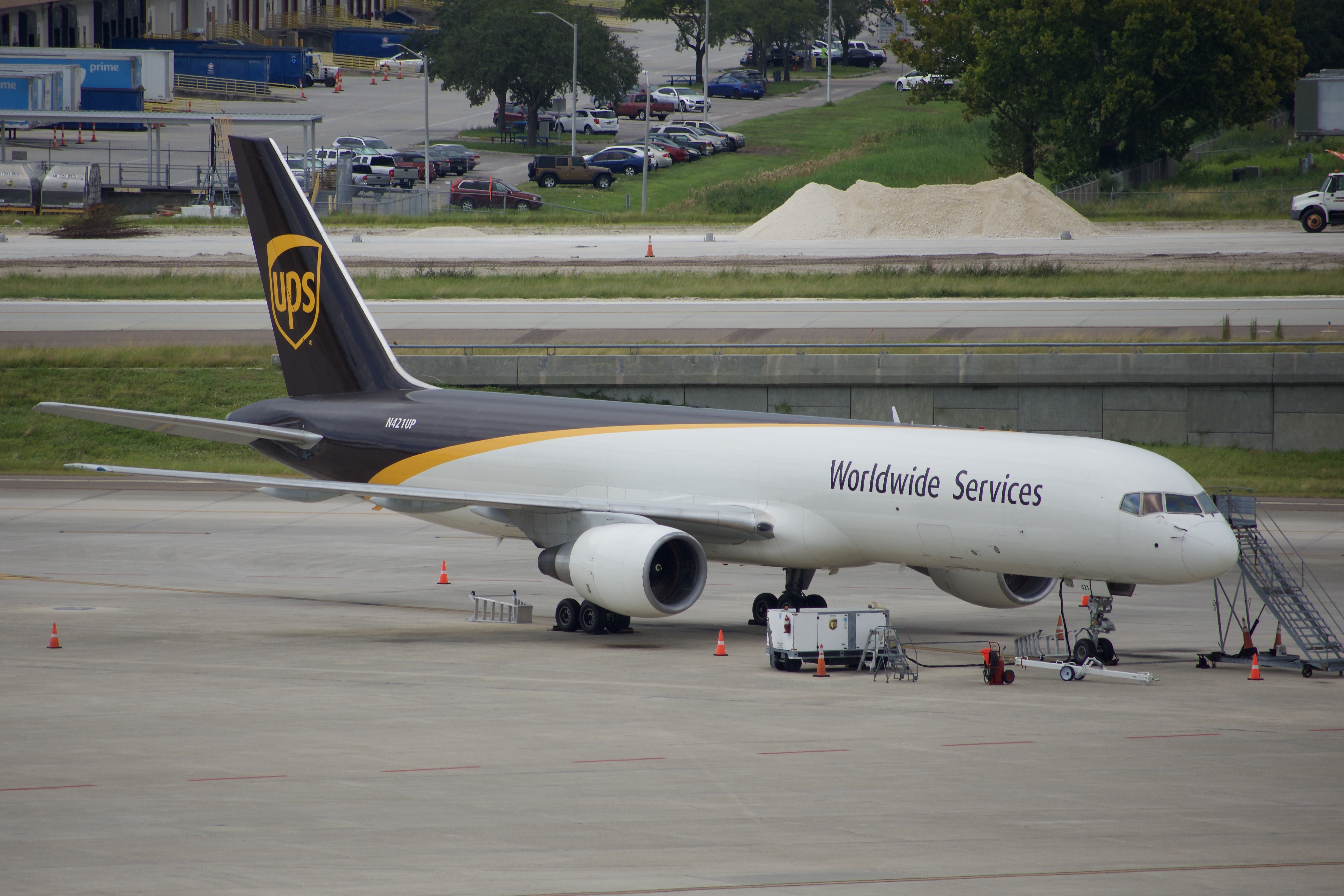 Full size: United Parcel Service Boeing 757-200 N421UP at Tampa International Airport