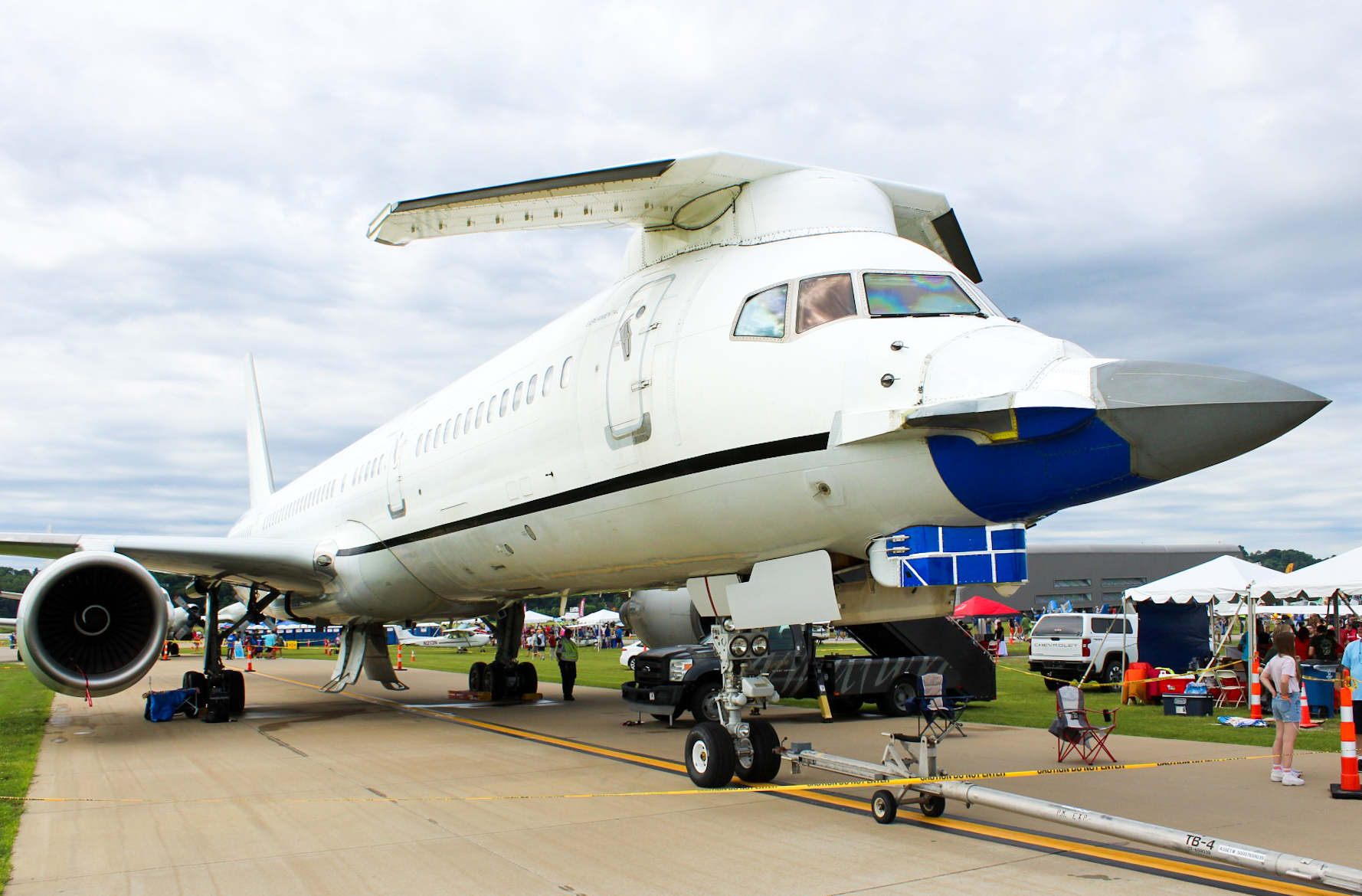 Full size: Boeing Boeing 757-200 N757A at Spirit of St. Louis Airport