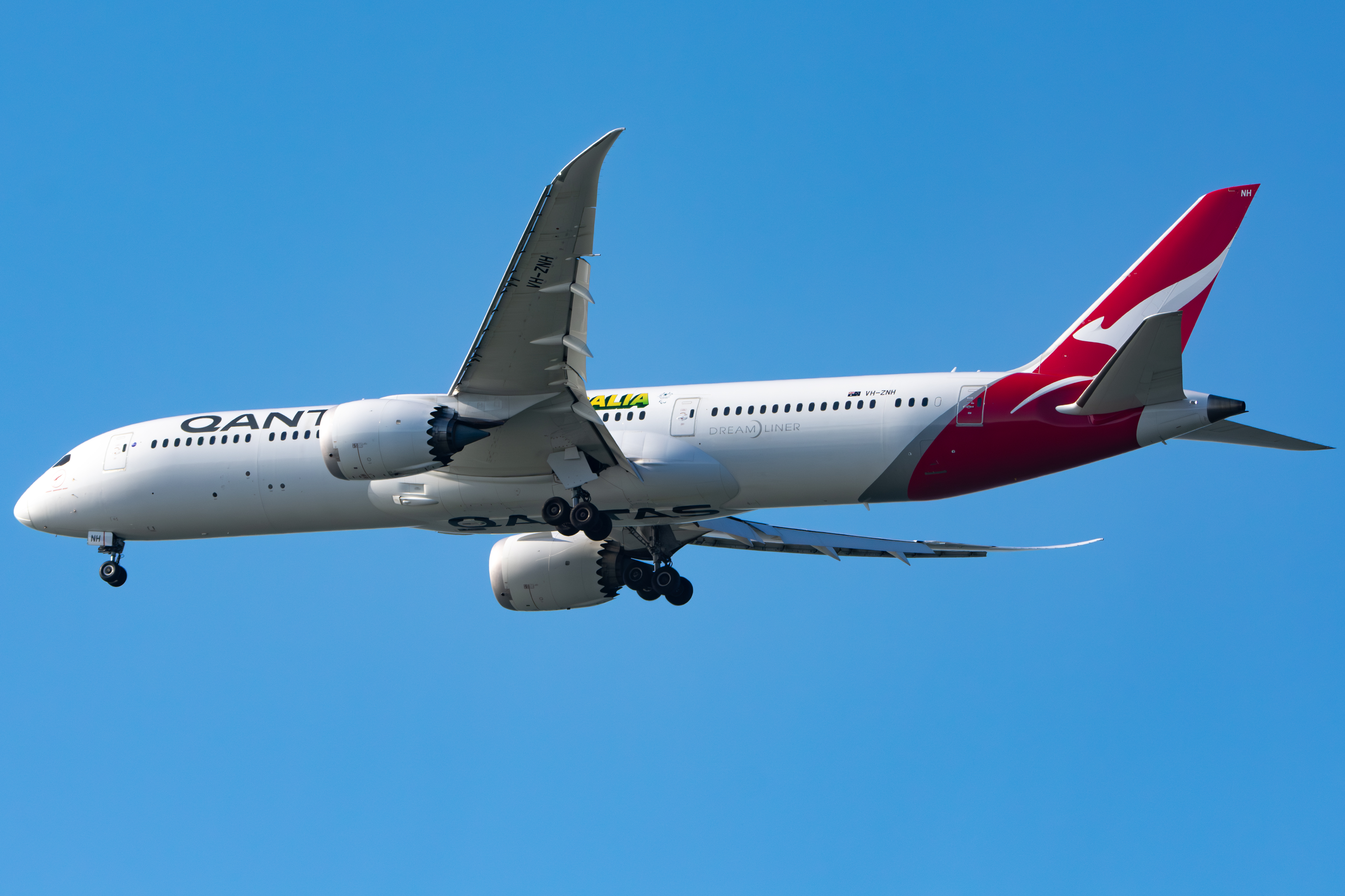Full size: Qantas Airways Boeing 787-9 VH-ZNH at San Francisco International Airport