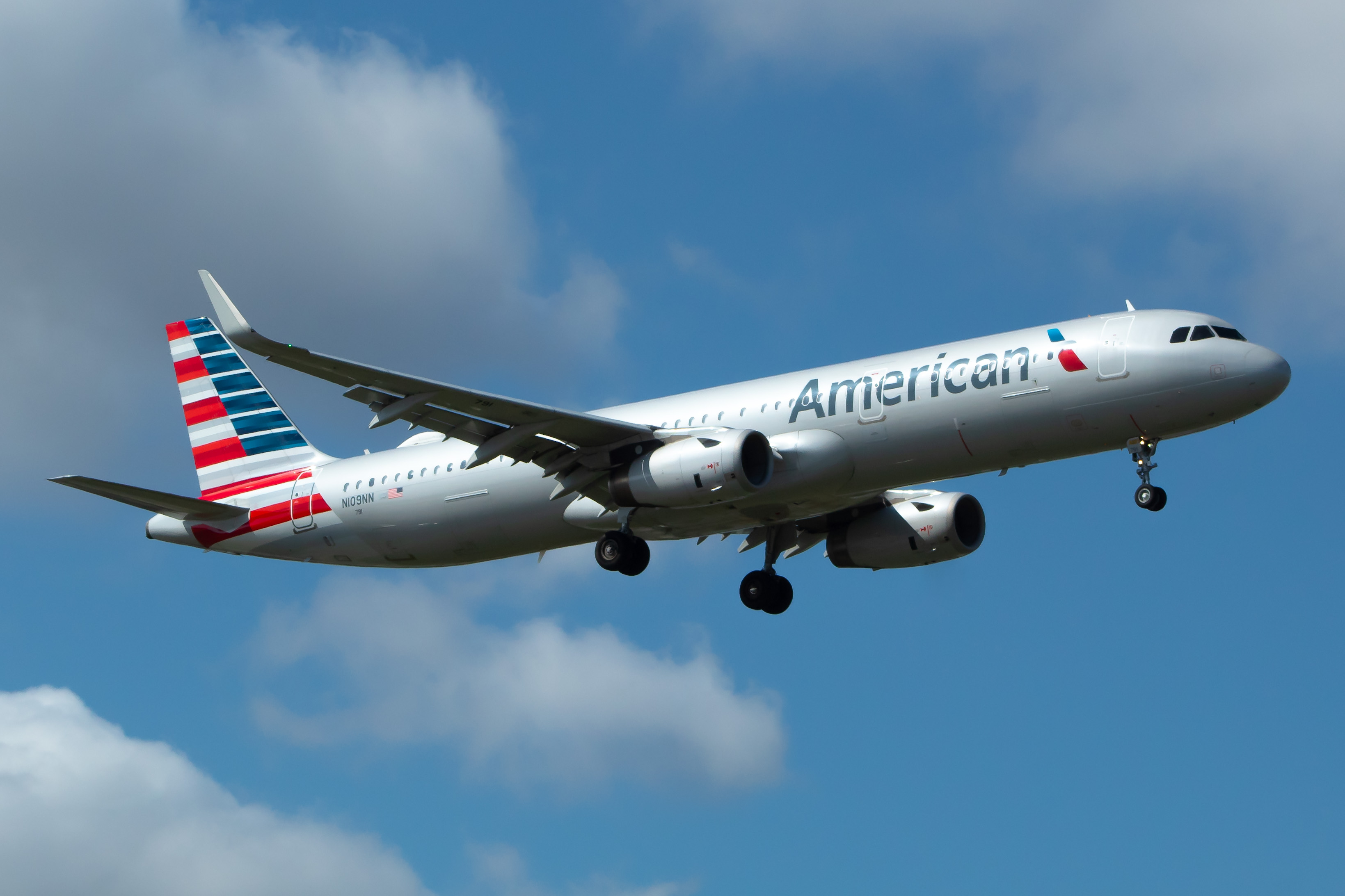 Full size: American Airlines Airbus A321-231 N109NN at John F. Kennedy International Airport