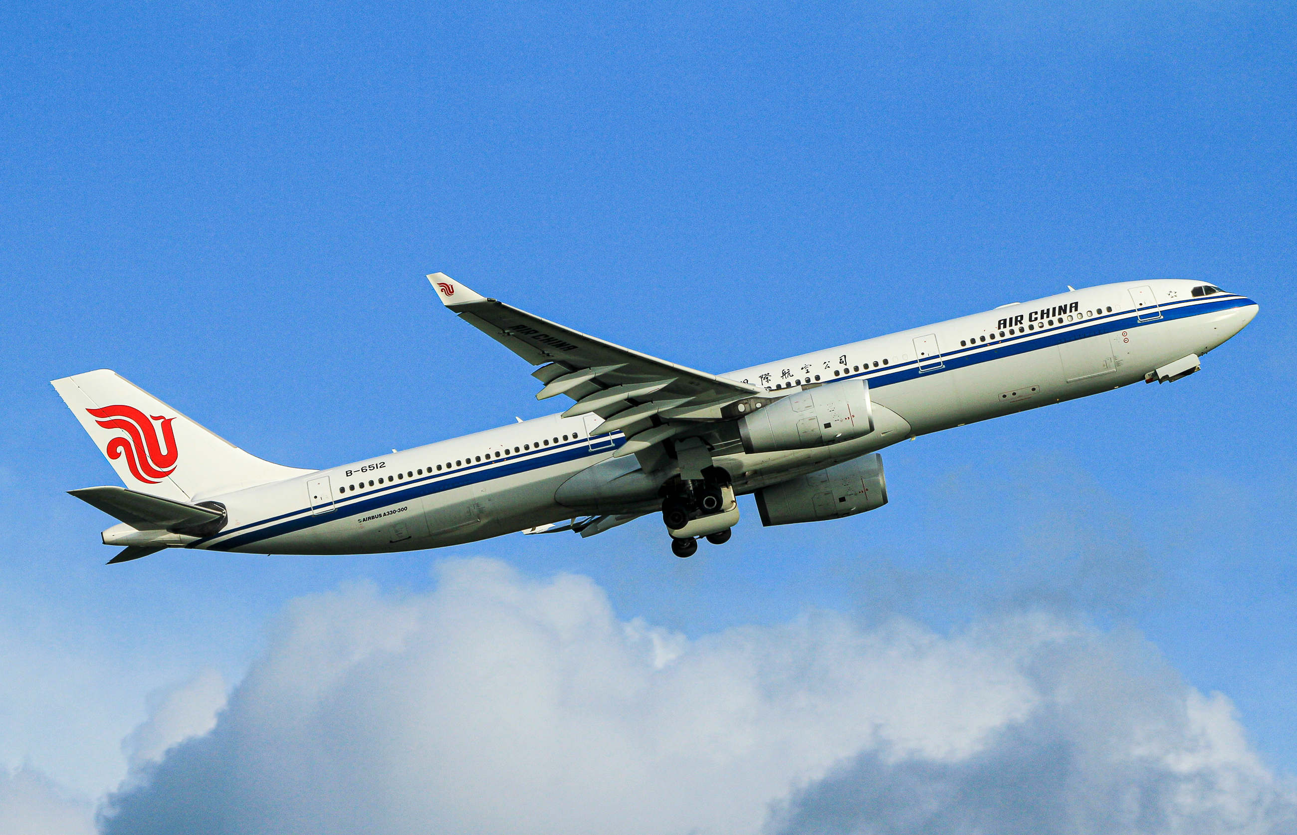 Full size: Air China Airbus A330-300 B-6512 at Hong Kong International Airport