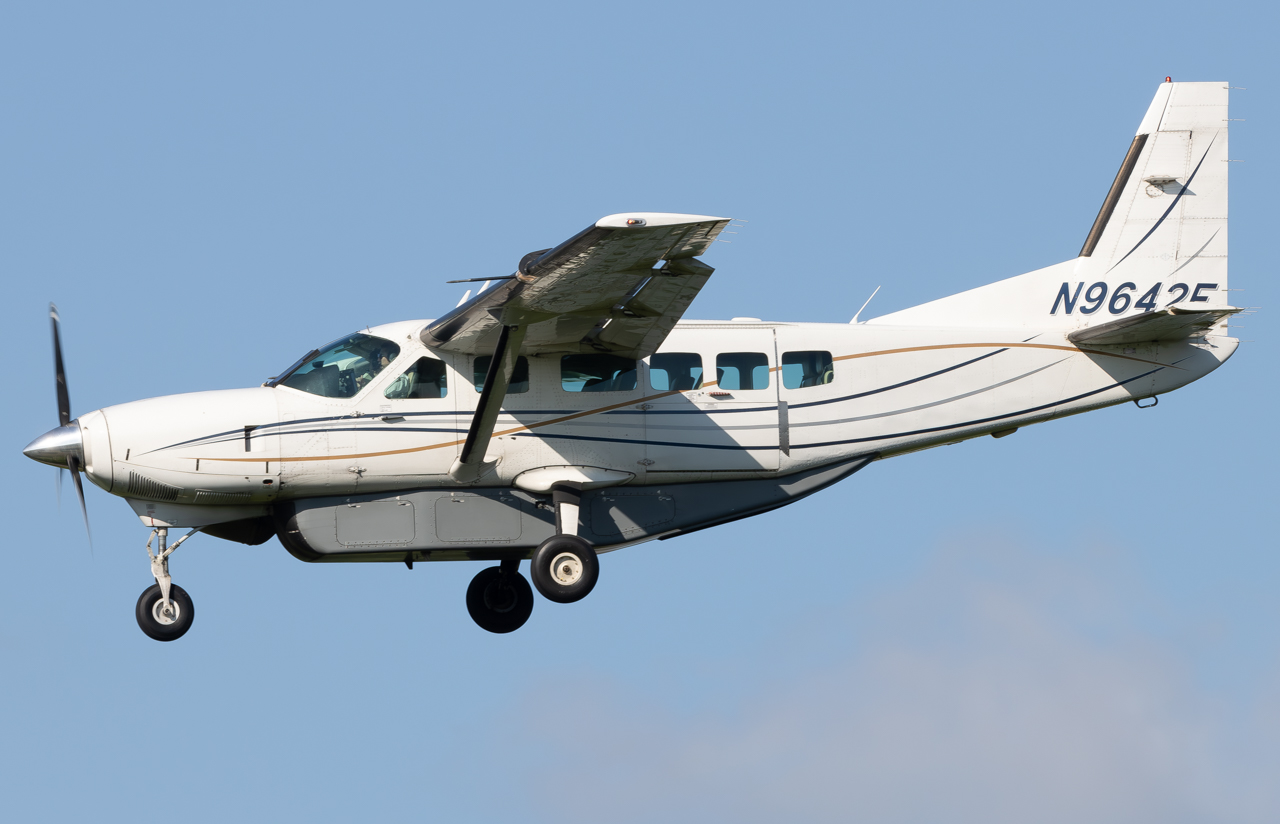 Full size: Southern Airways Express Cessna 208 Caravan  N9642F at Pittsburgh International Airport
