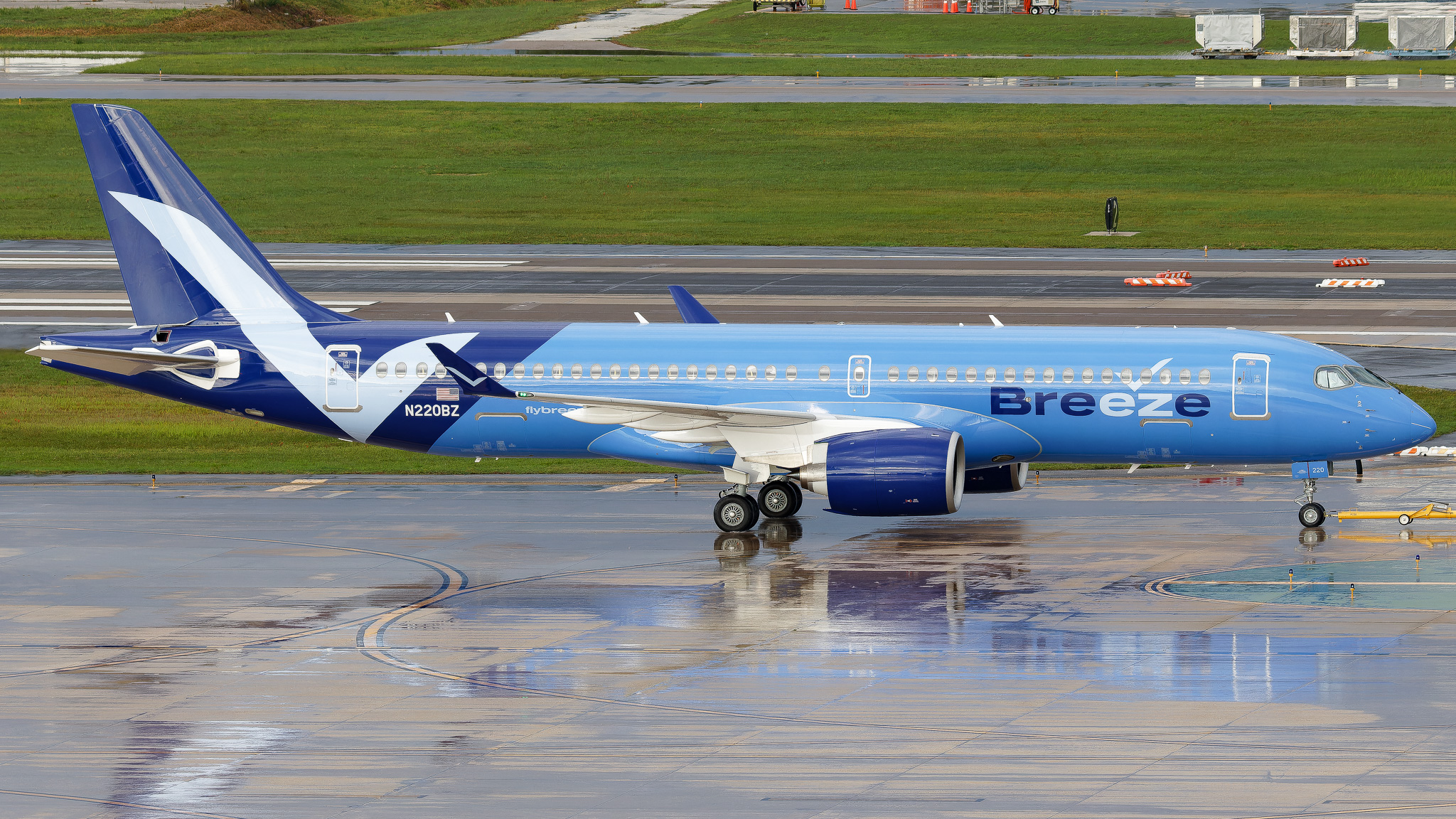 Full size: Breeze Airways Airbus A220-300 N220BZ at Tampa International Airport