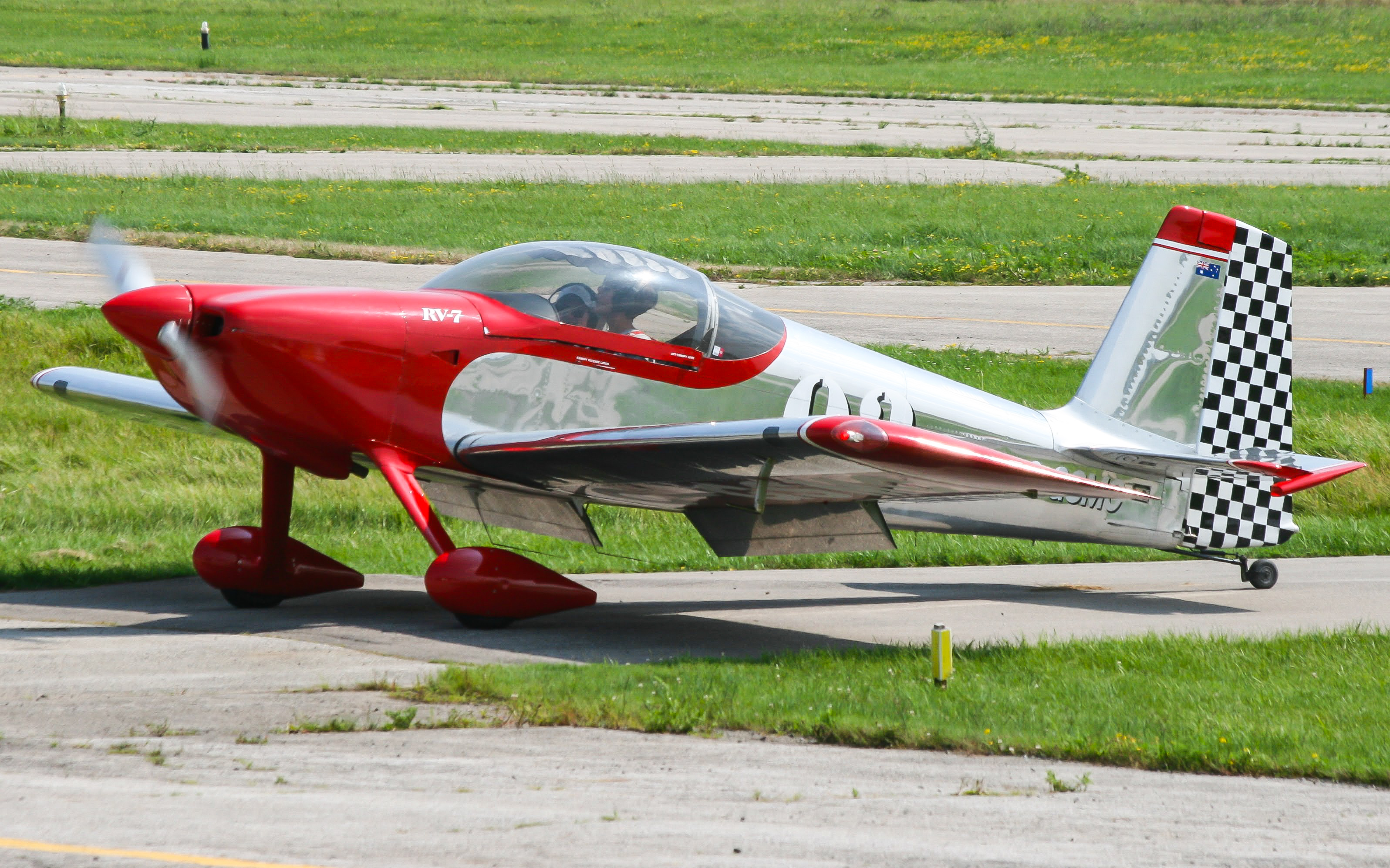 Full size: Private owner Vans RV-7 C-GSMC at 