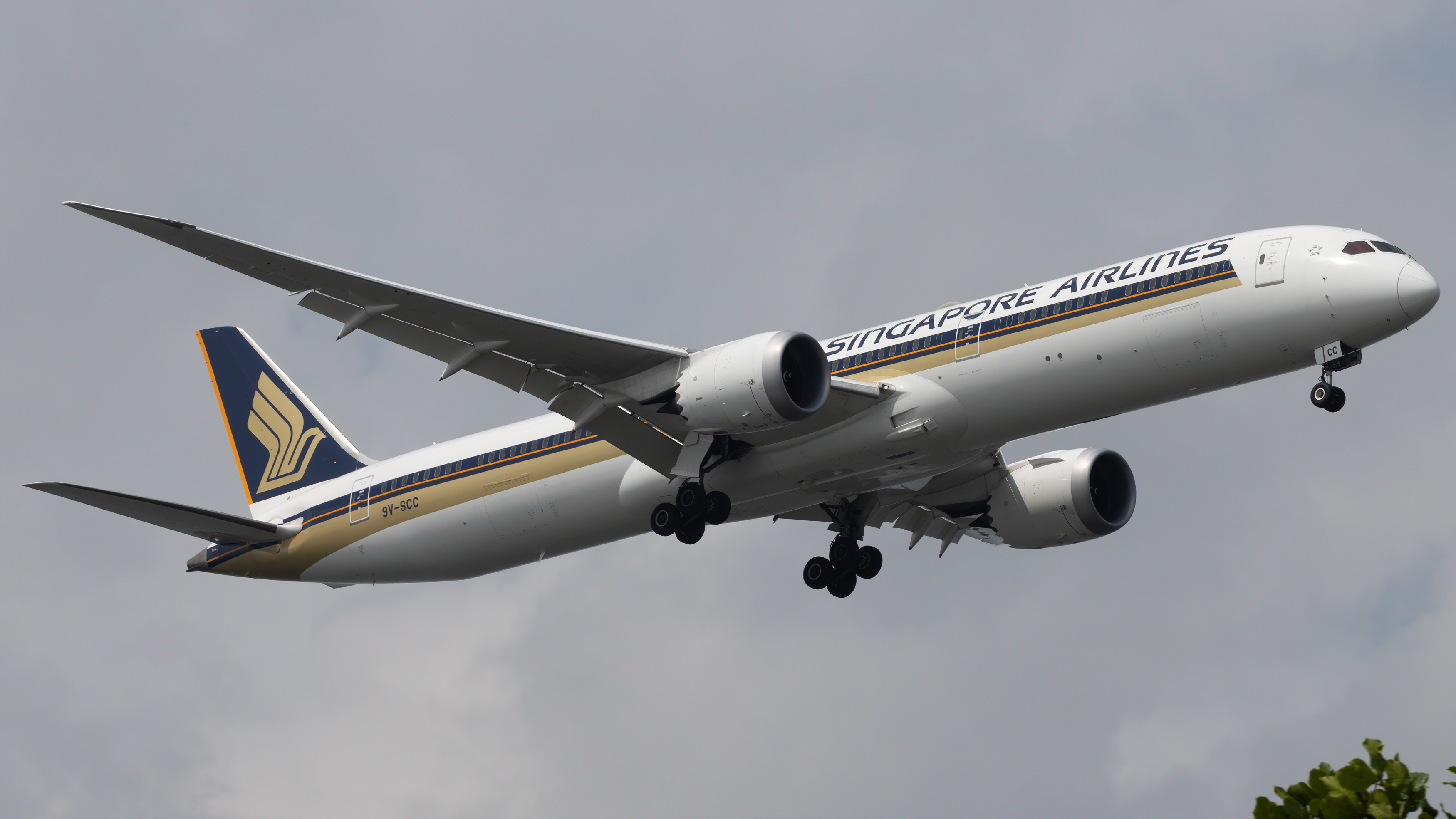 Full size: Singapore Airlines Boeing 787-10 9V-SCC at Singapore-Changi Airport