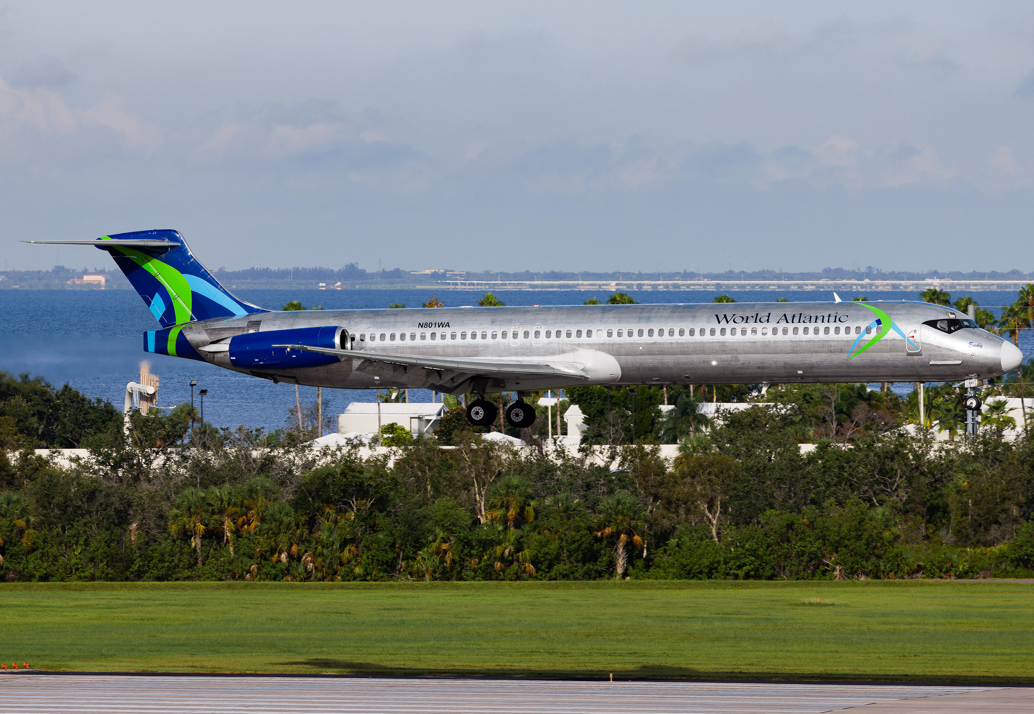 Full size: World Atlantic Airlines McDonnell Douglas MD-83 N801WA at Tampa International Airport
