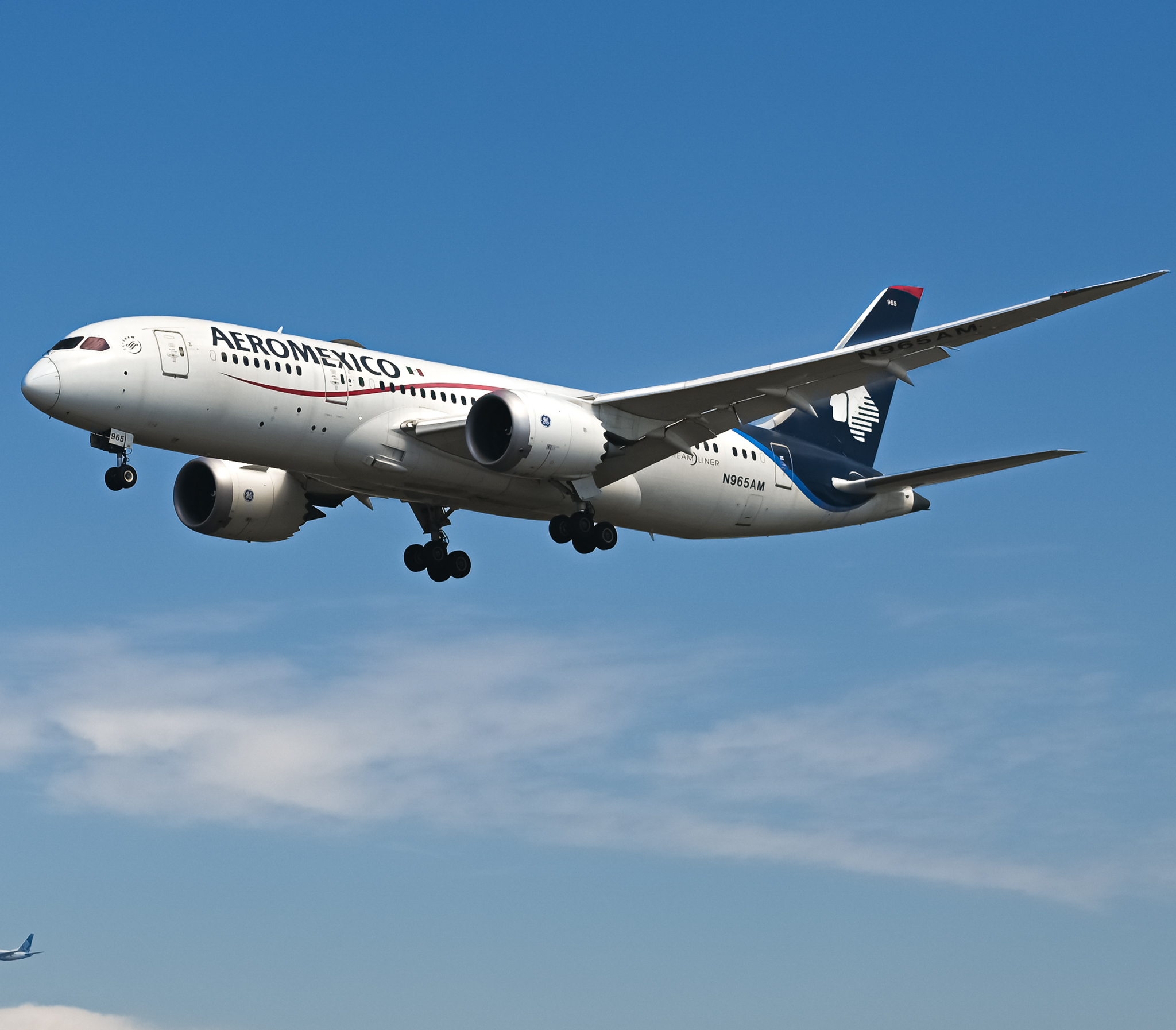 Full size: Aeromexico Boeing 787-8 N965AM at Los Angeles International Airport