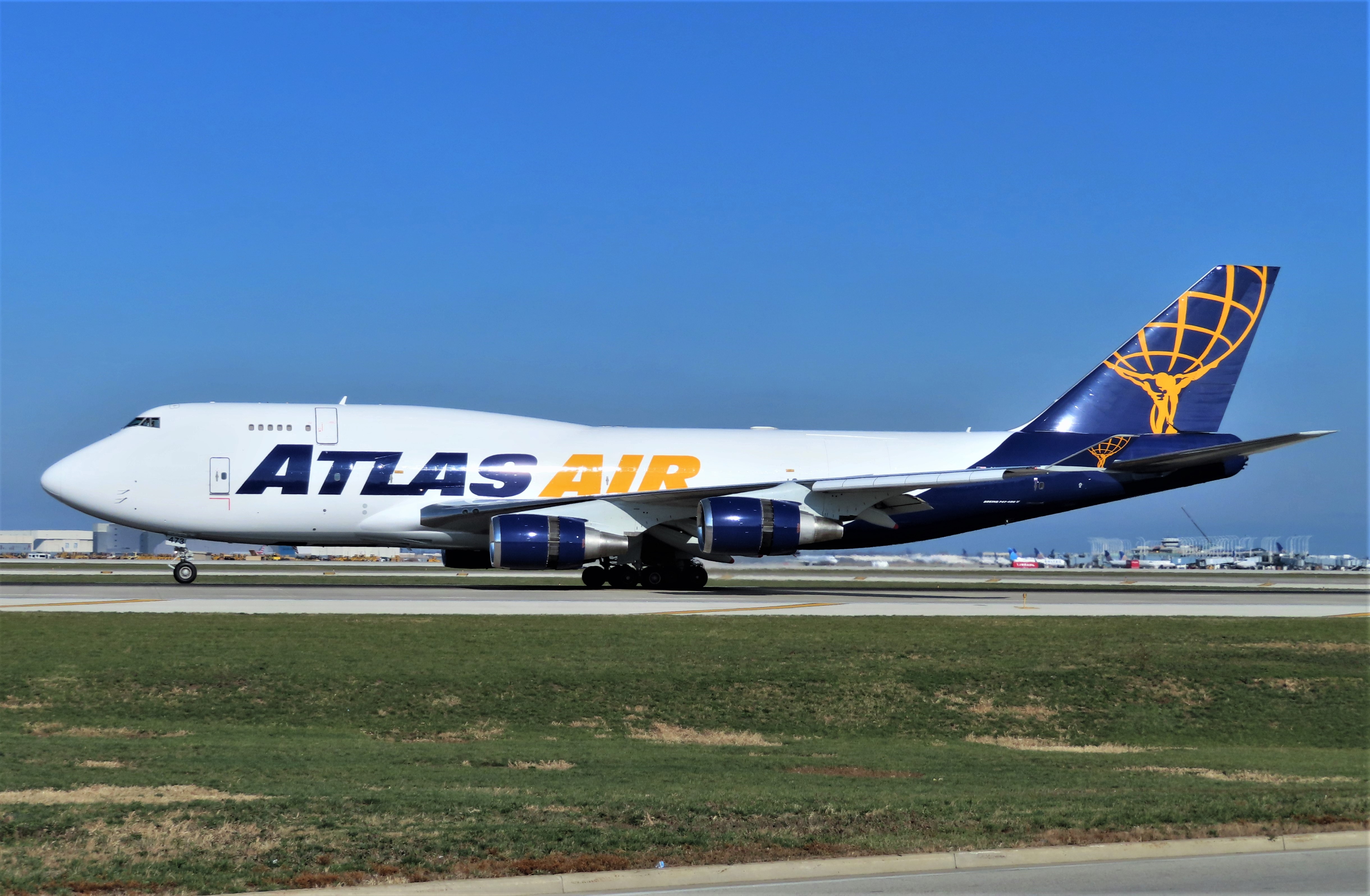 Full size: Atlas Air Boeing 747-400F N473MC at Chicago O'Hare International Airport