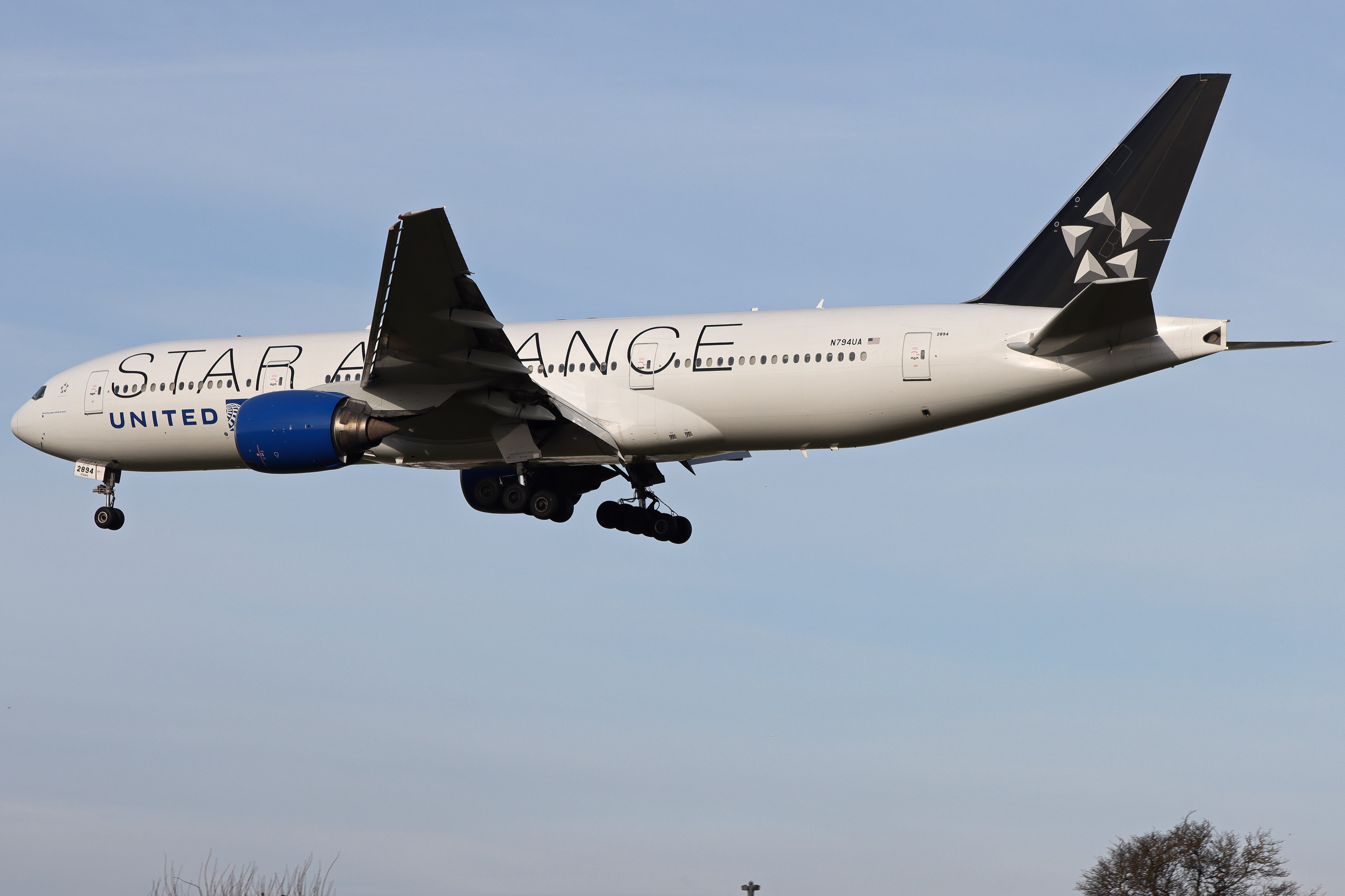 Full size: United Airlines Boeing 777-200ER N794UA at London Heathrow International Airport